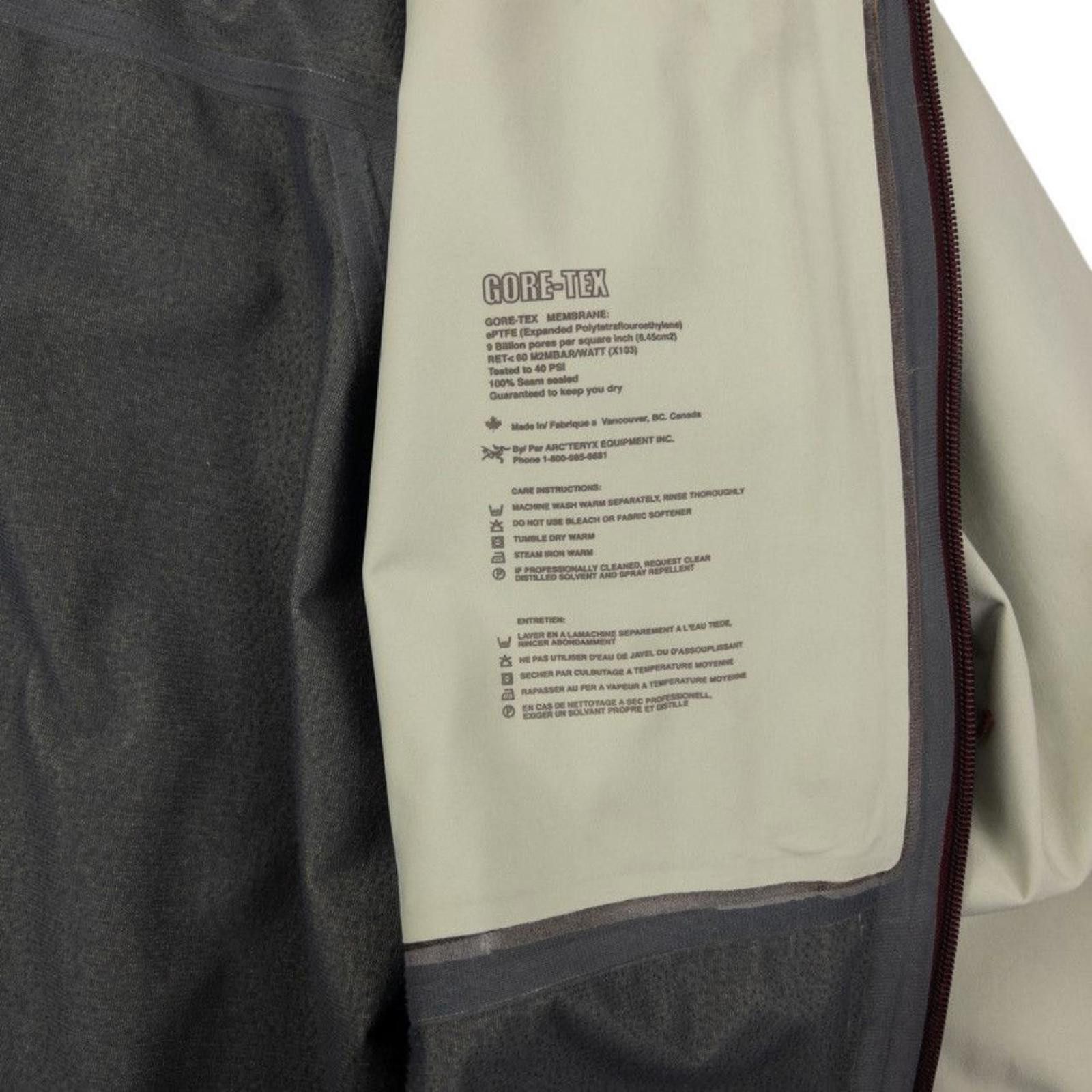Arc'teryx Vintage Arcteryx Goretex Jacket Size M Size US M / EU 48-50 / 2 - 5 Thumbnail
