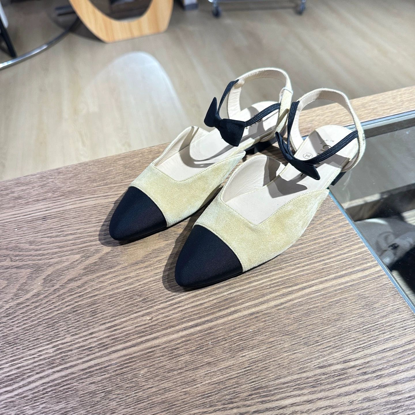 Chanel Chanel Unused Suede Bow Strap Pointed Toe Flat 38 Size US 7.5 / IT 37.5 - 1 Thumbnail
