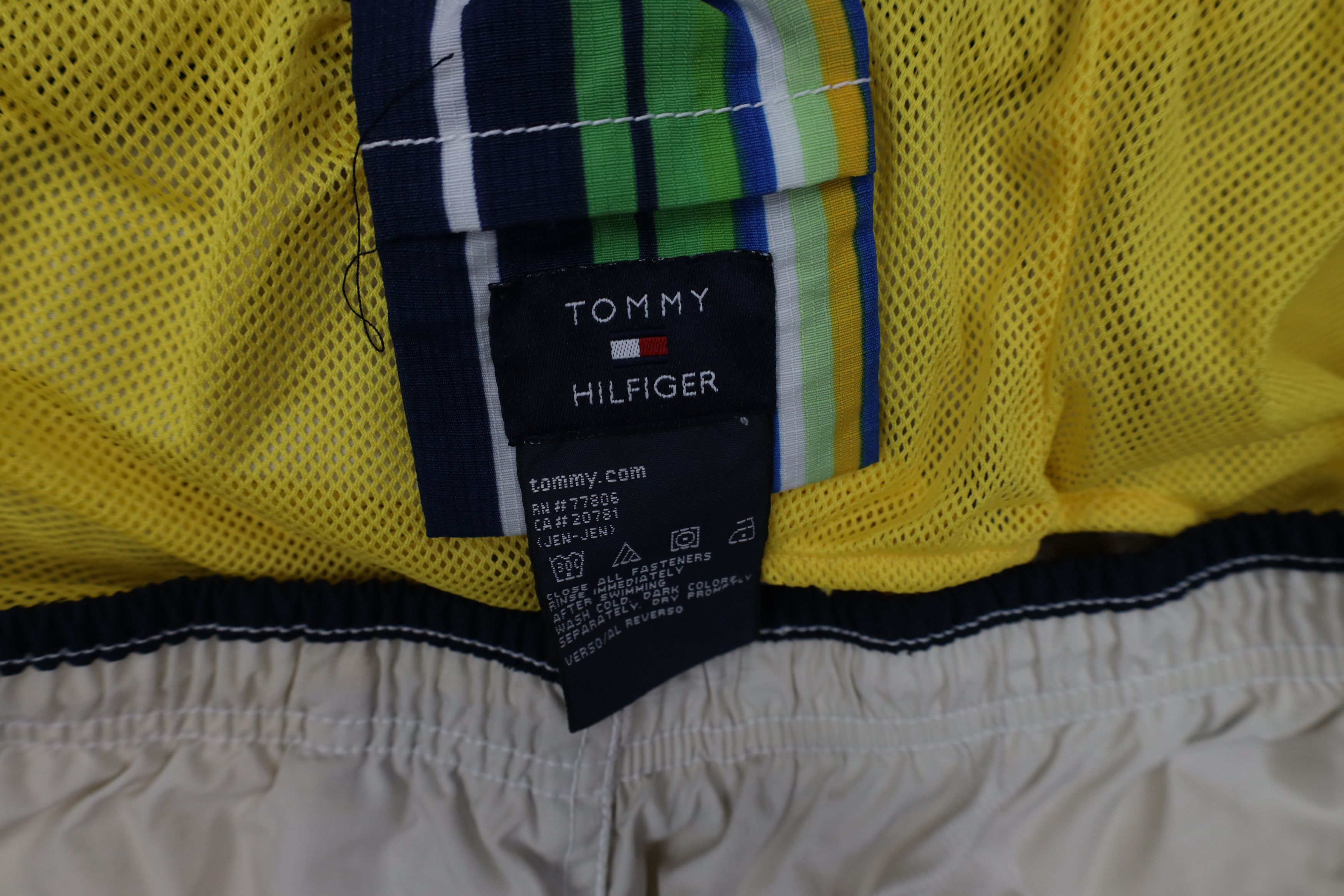 Tommy Hilfiger Vintage Y2K 2005 Tommy Hilfiger All Over Print Shorts Size US 36 / EU 52 - 8 Thumbnail