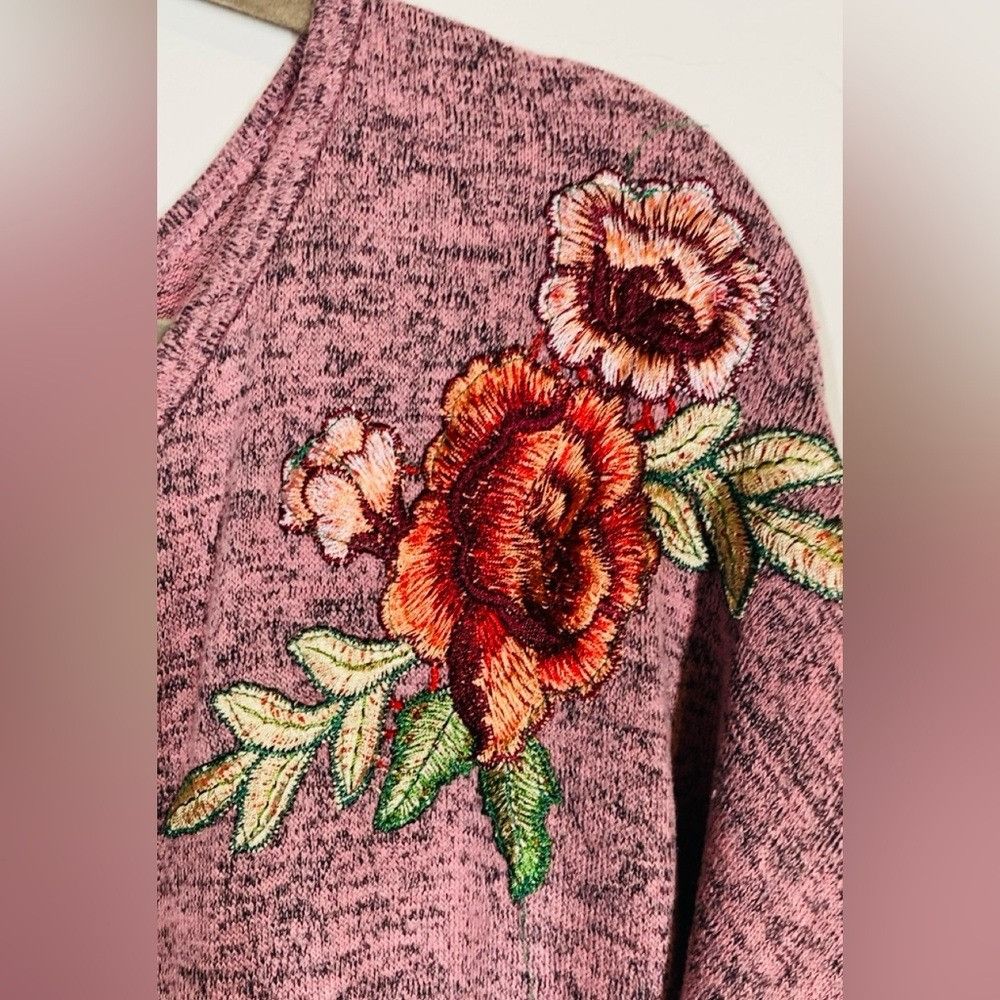 Other Rose Colored Knit Top with Embroidered Floral Shoulder 2X Ol Size XXL / US 16-18 / IT 52-54 - 2 Thumbnail