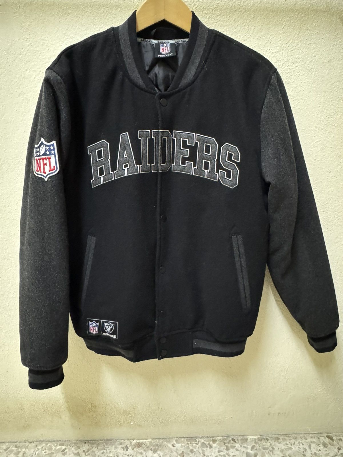 Primark Raiders NFL varsity Size US M / EU 48-50 / 2 - 1 Thumbnail