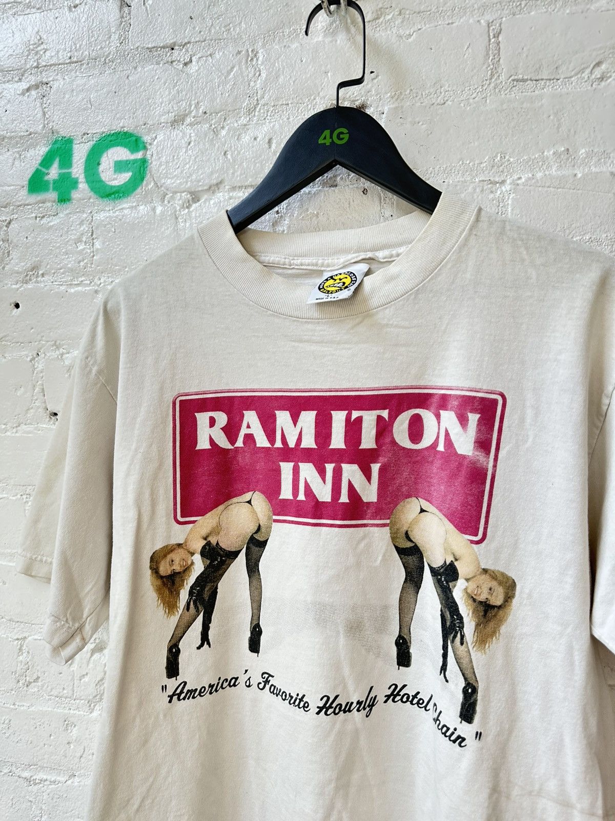 Vintage VINTAGE RAMITON INN STRIPPER T SHIRT Size US L / EU 52-54 / 3 - 1 Thumbnail