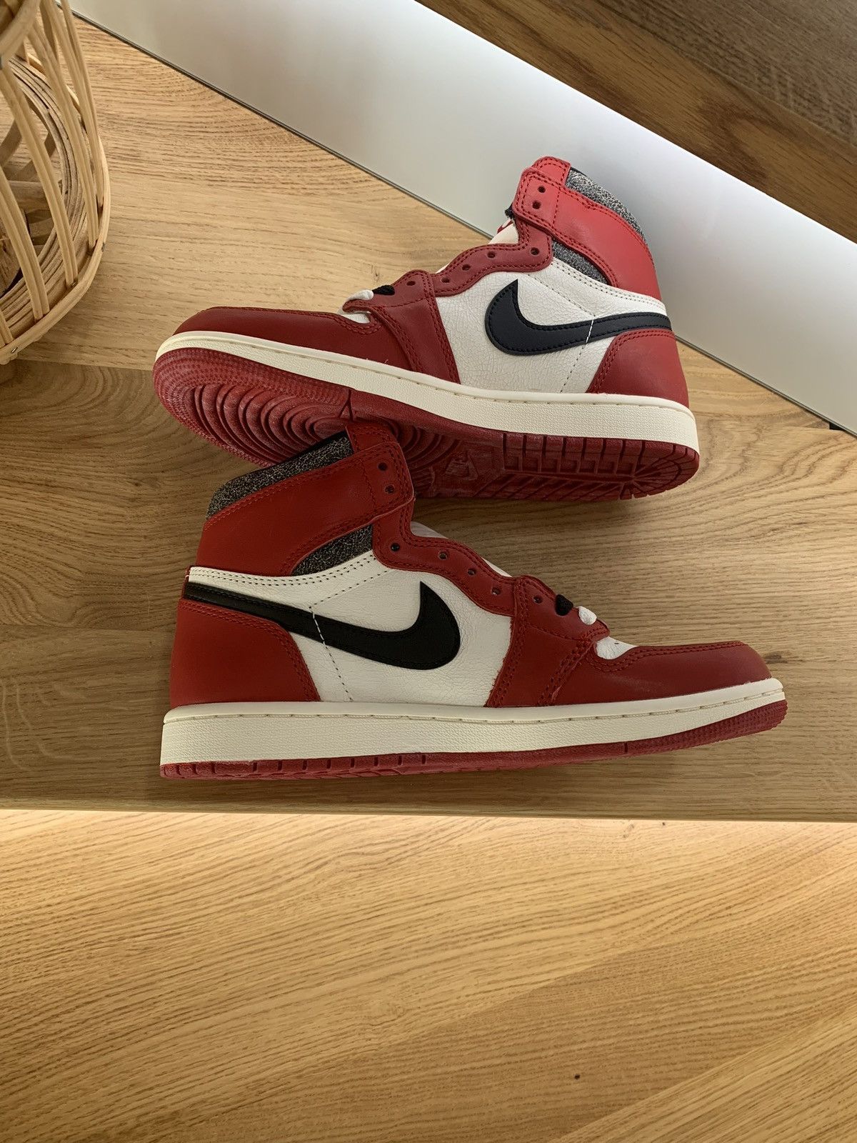 Nike Nike Air Jordan 1 Retro High Chicago Lost and Found Size US 6 / EU 39 - 6 Thumbnail