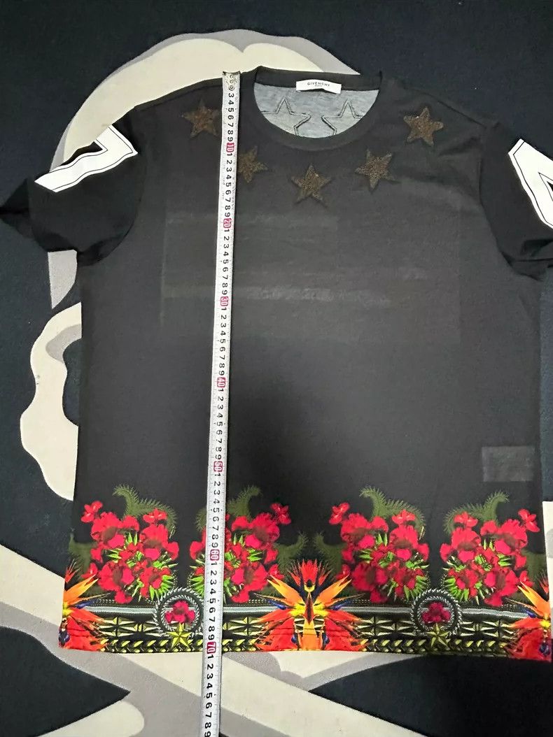 Givenchy Givenchy Short-sleeved T-shirt with embroidered five-point Size US M / EU 48-50 / 2 - 6 Thumbnail