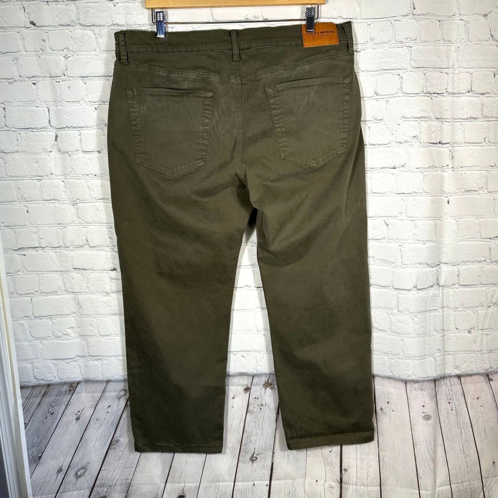Lucky Brand Lucky Brand Mens Olive Green Straight Leg 5-Pocket Pants 38 Inseam 30 Regular Fit Cotton Blend Chino Casual Mens Size US 38 / EU 54 - 6 Thumbnail