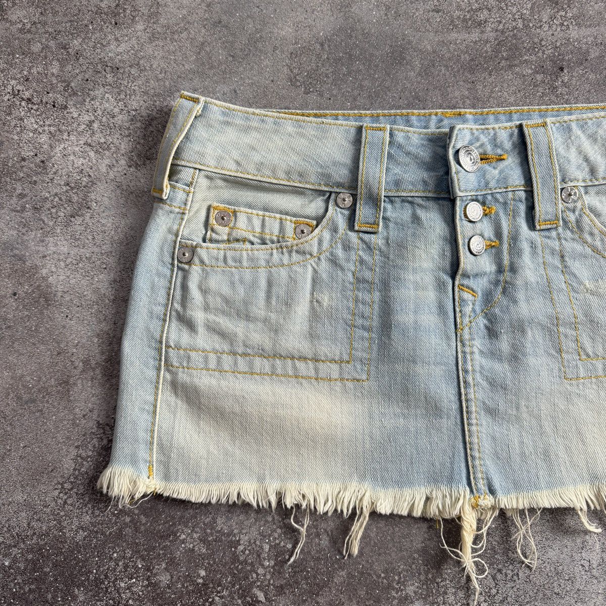 True Religion True Religion Y2K Distressed Denim Sexy Mini Skirt Size 27" / US 4 / IT 40 - 7 Thumbnail