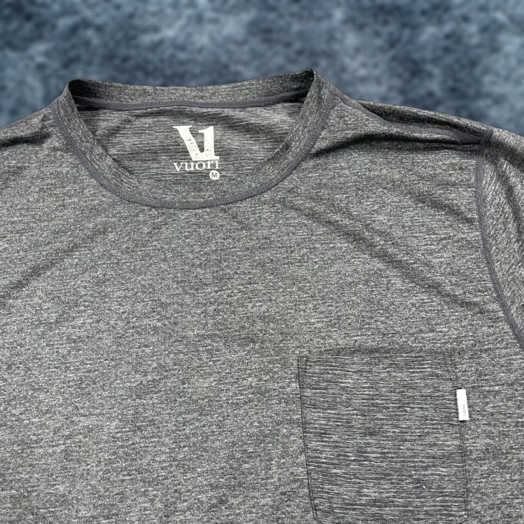 Vuori Vuori Shirt Mens Medium Gray Tradewind Performance Tee Pocket Gym Workout Logo Shirt Size US M / EU 48-50 / 2 - 1 Thumbnail