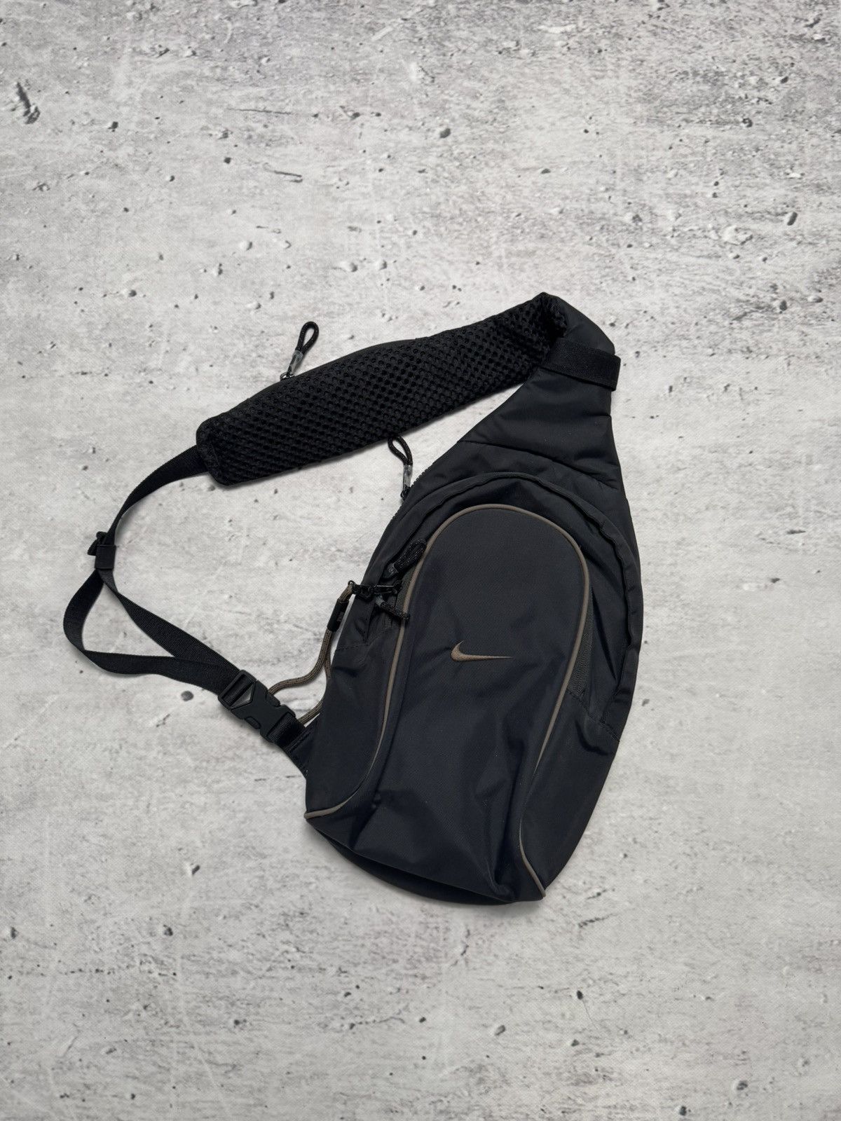 Nike × Vintage NIKE VINTAGE CENTER LOGO BASIC SLINGBAG BAG Size ONE SIZE - 1 Thumbnail