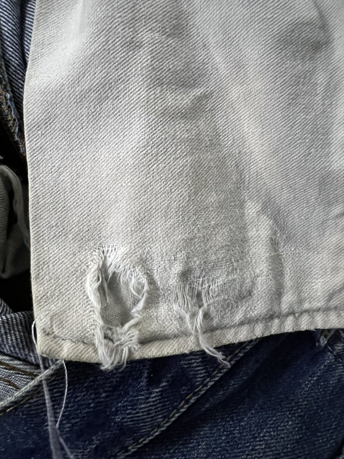 Levi's Vintage 1993 Levis 501 E Selvedge Distressed Ripped Jean Size US 29 - 21 Thumbnail