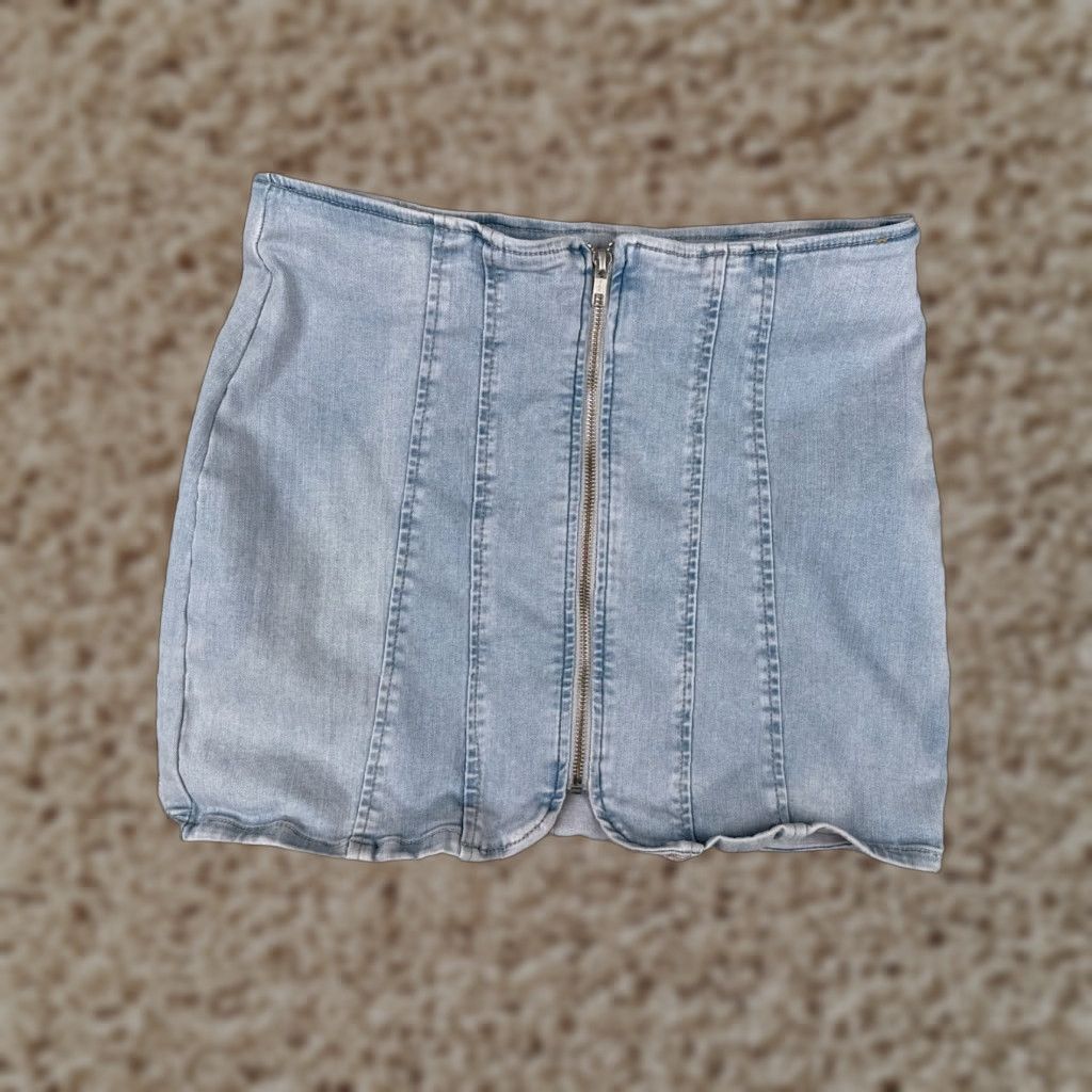 Vintage We The Free Skirt Womens 8 Blue Layla Denim Mini Skirt Cotton Blend Front Zip Size 30" / US 8 / IT 44 - 1 Thumbnail