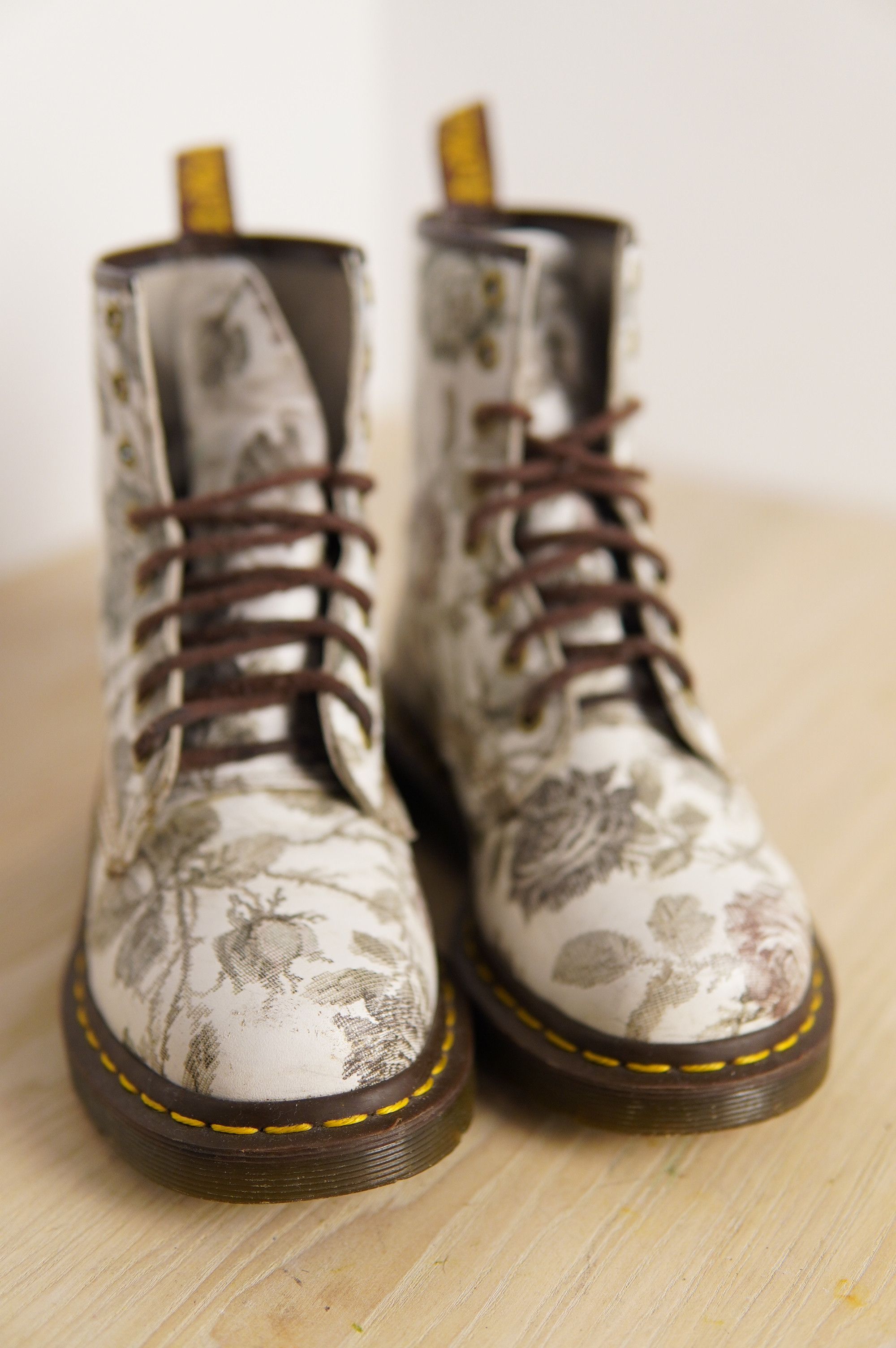 Dr. Martens Vintage Dr. Martens 1460 Pascal Floral Rose Tapestry Boots Size US 5 / IT 35 - 5 Thumbnail
