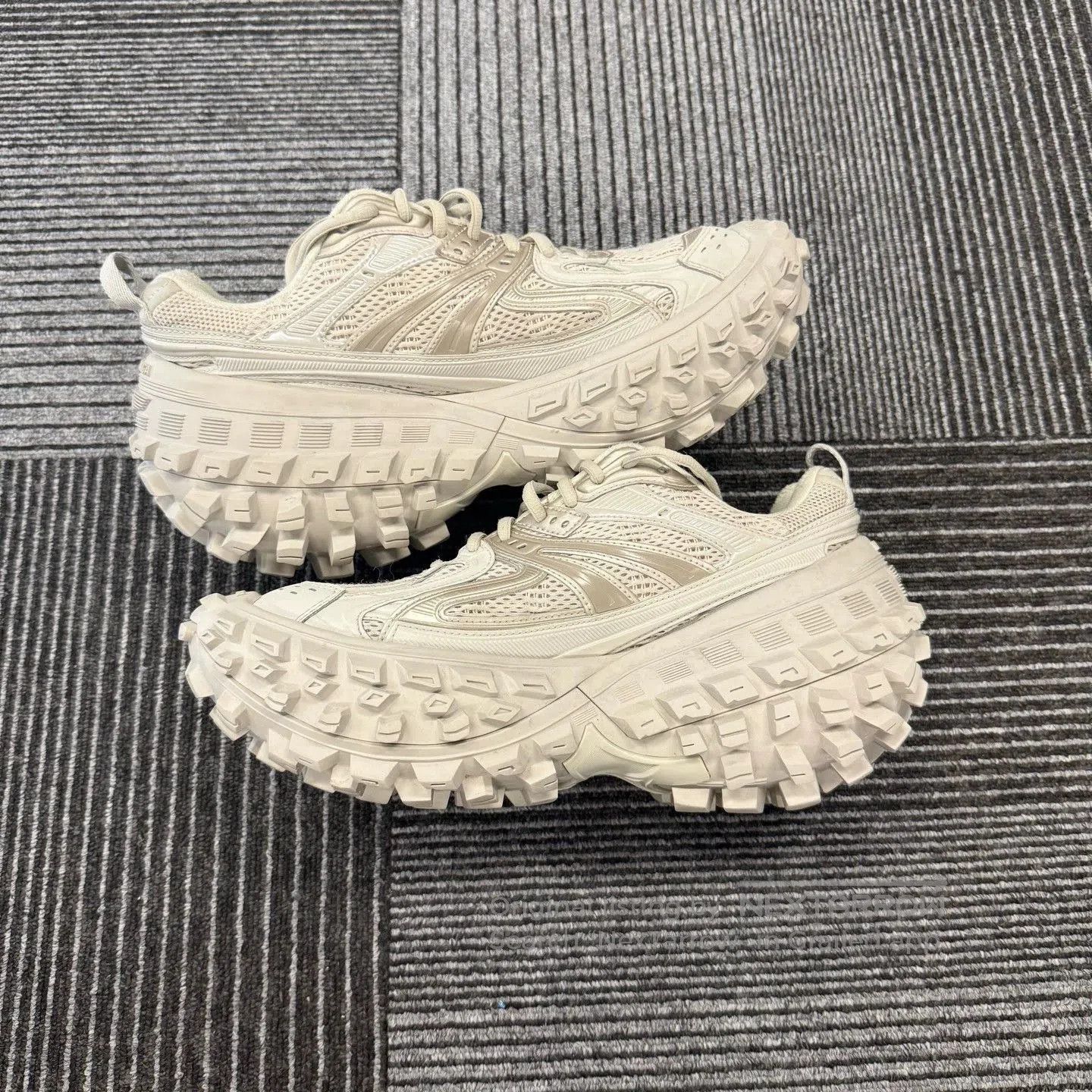 Balenciaga Chunky Multi Low-Top Sneakers Size 8. Size US 8 / EU 41 - 3 Thumbnail