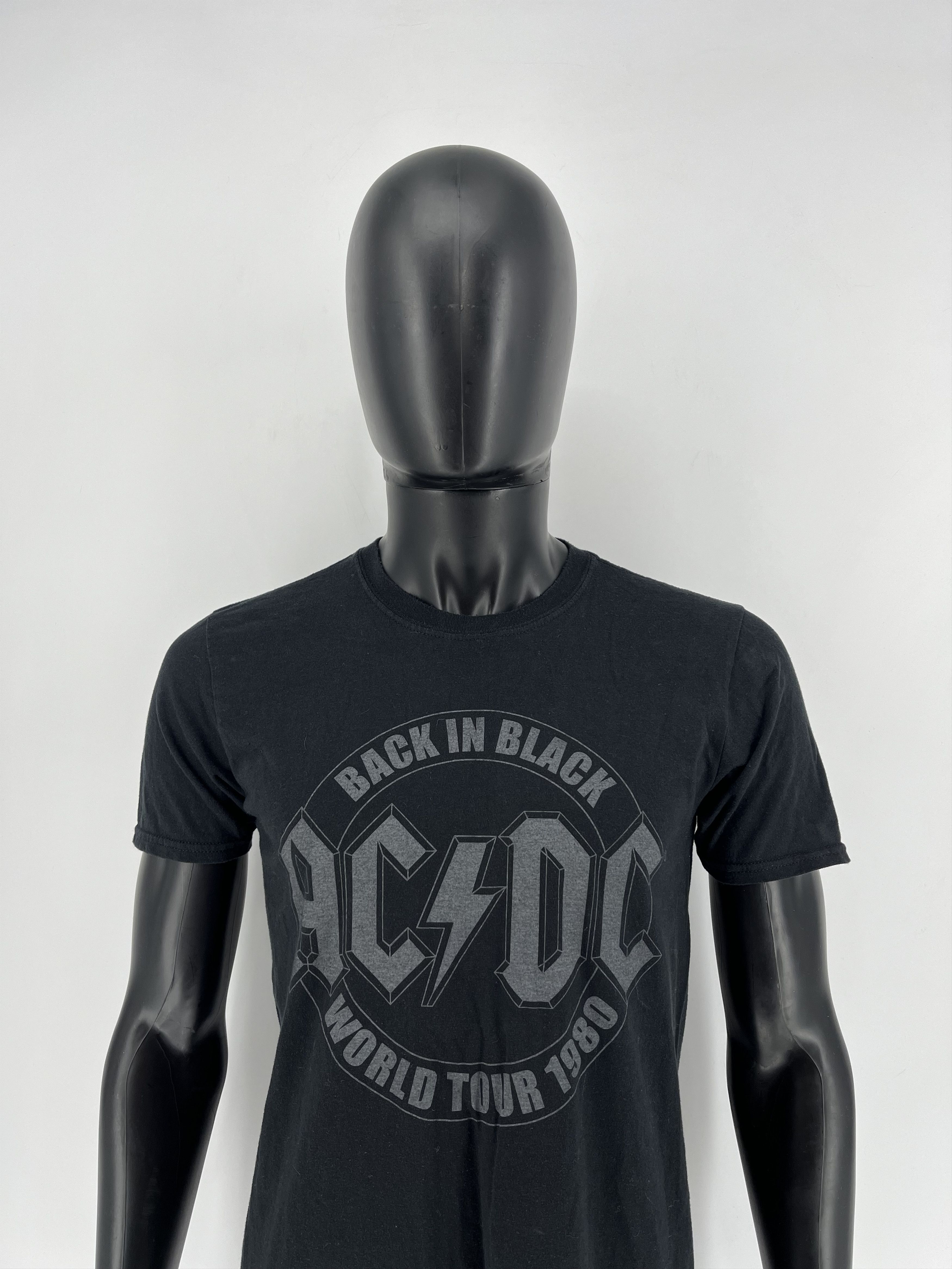 Band Tees Vintage Y2K ACDC "Back in Black" T-Shirt Rock Band Size M Size US M / EU 48-50 / 2 - 2 Thumbnail