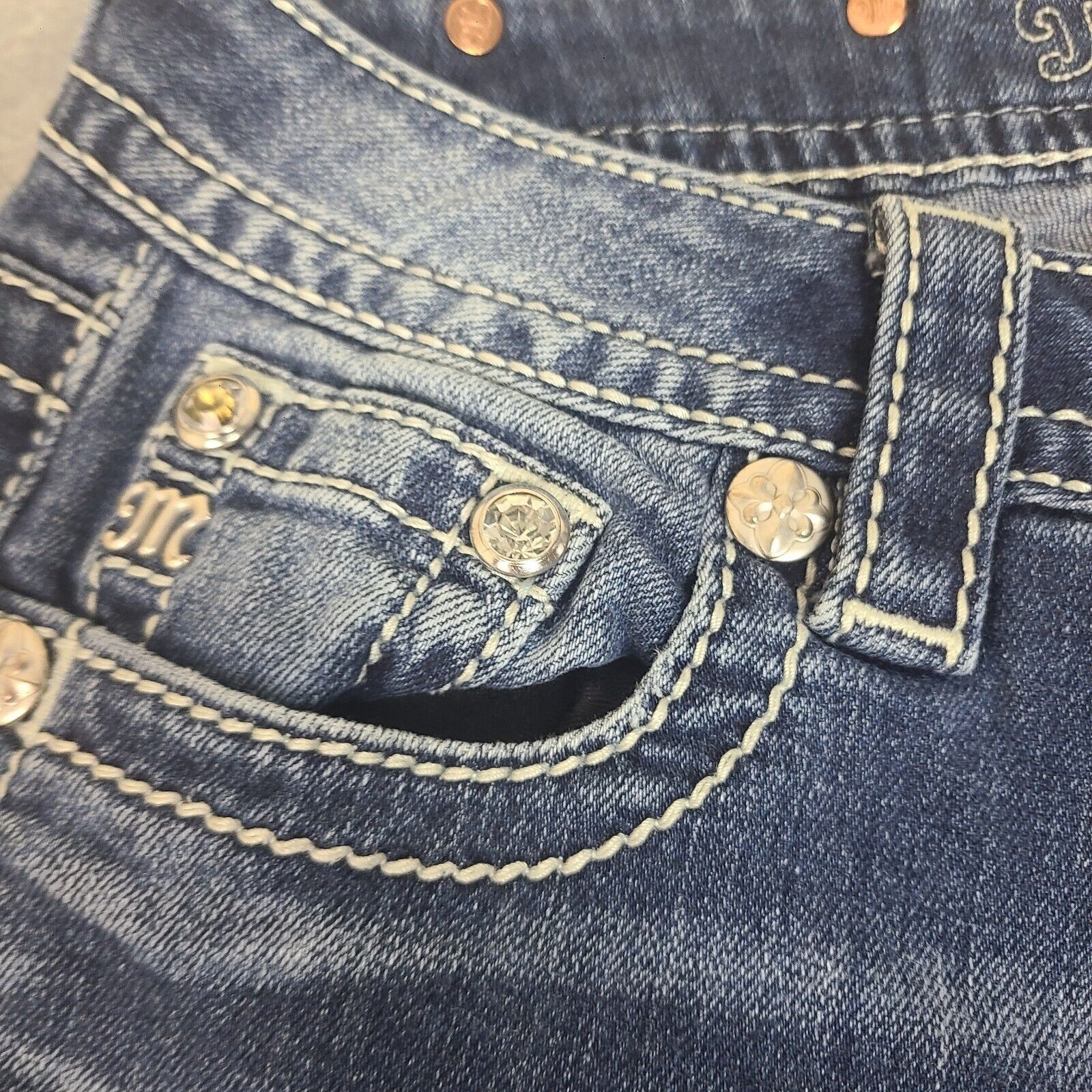 Miss Me Miss Me Jeans Sz 26 Signature Straight FIt Rhinestone Low Ri Size 26" / US 2 / IT 38 - 6 Thumbnail