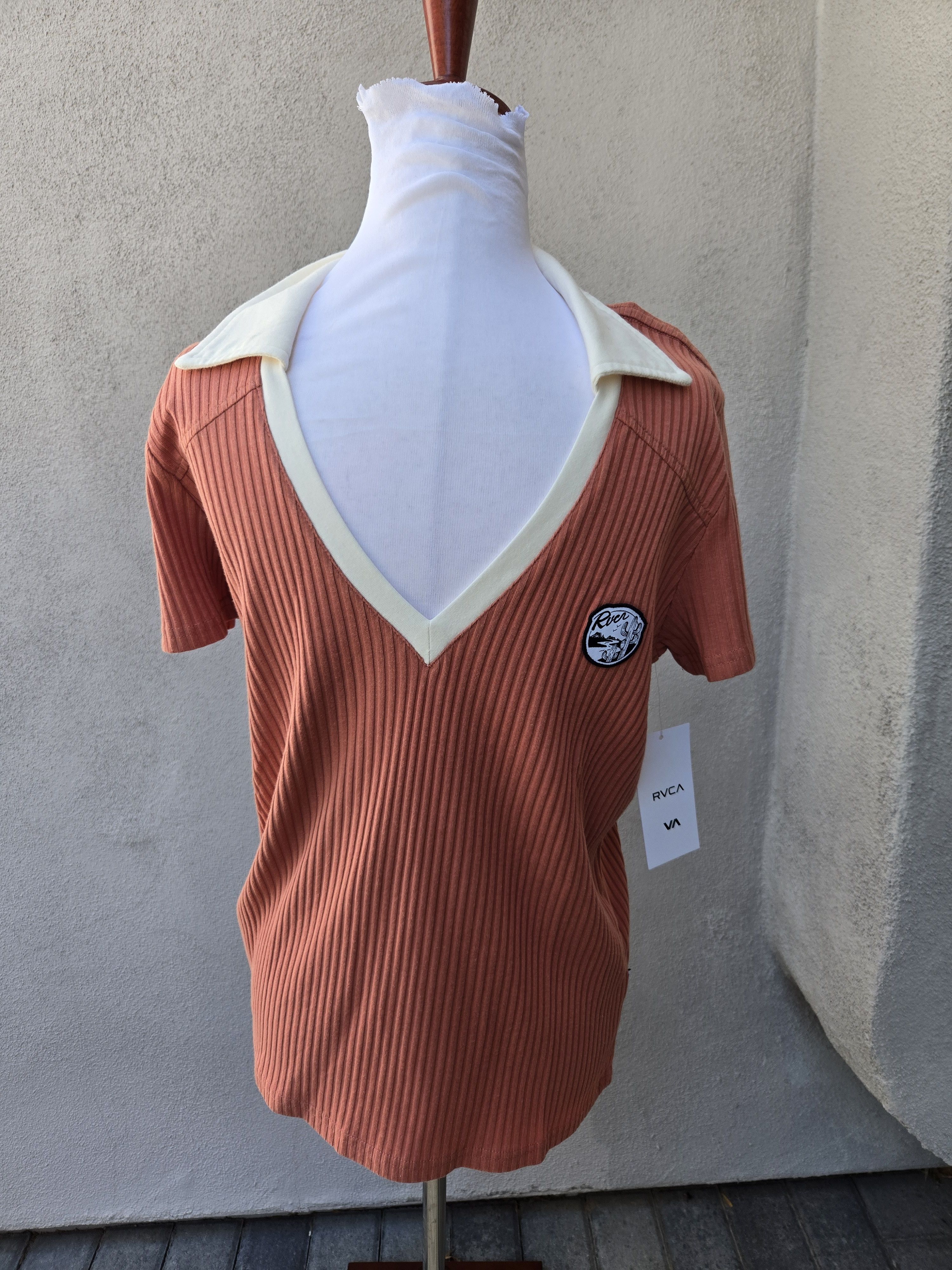 RVCA Limited edition Cheap Thrills shirt by Alex Matus Size US L / EU 52-54 / 3 - 1 Thumbnail