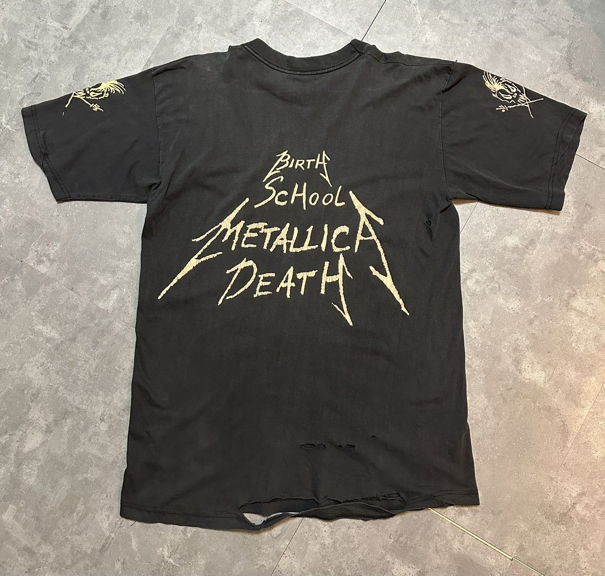 Metallica RARE VINTAGE 90s Metallica "Black Album" T-shirt Size US XL / EU 56 / 4 - 2 Thumbnail