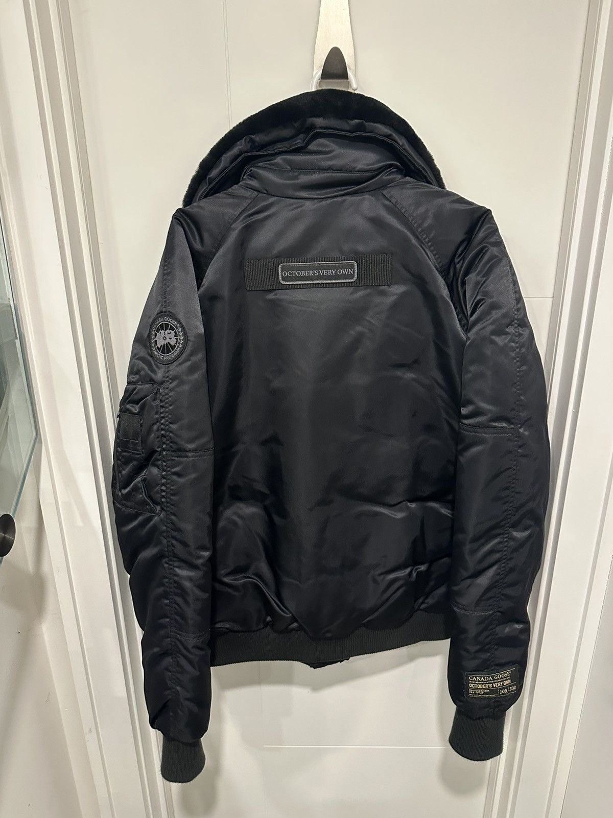 Canada Goose × October's Very Own OVO X Canada Goose Chilliwack Fur Bomber Jacket 2010 Drake Size US L / EU 52-54 / 3 - 6 Thumbnail