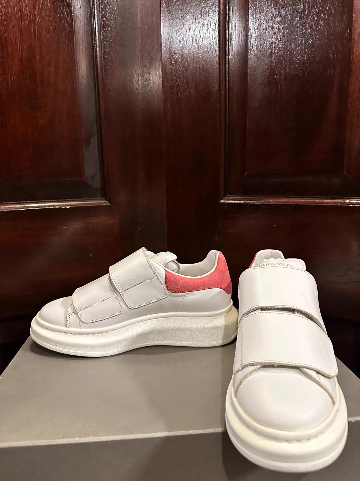 Alexander McQueen Alexander McQueen white sneakers with pink Ｑ25 Size US 6.5 / IT 36.5 - 6 Thumbnail