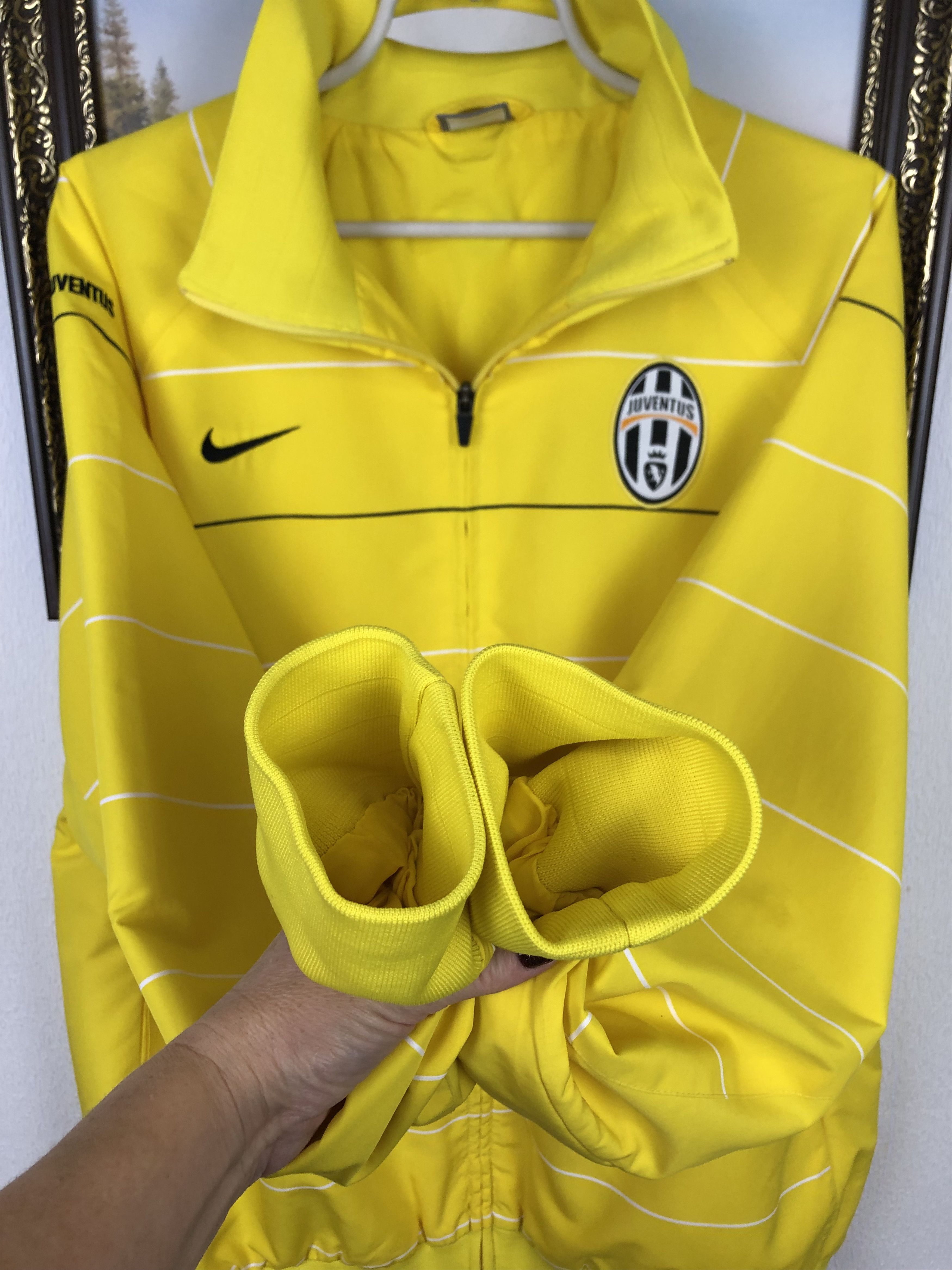 Nike Vintage Nike Juventus Football Jacket Soccer Track Top Mens Size US XL / EU 56 / 4 - 4 Thumbnail