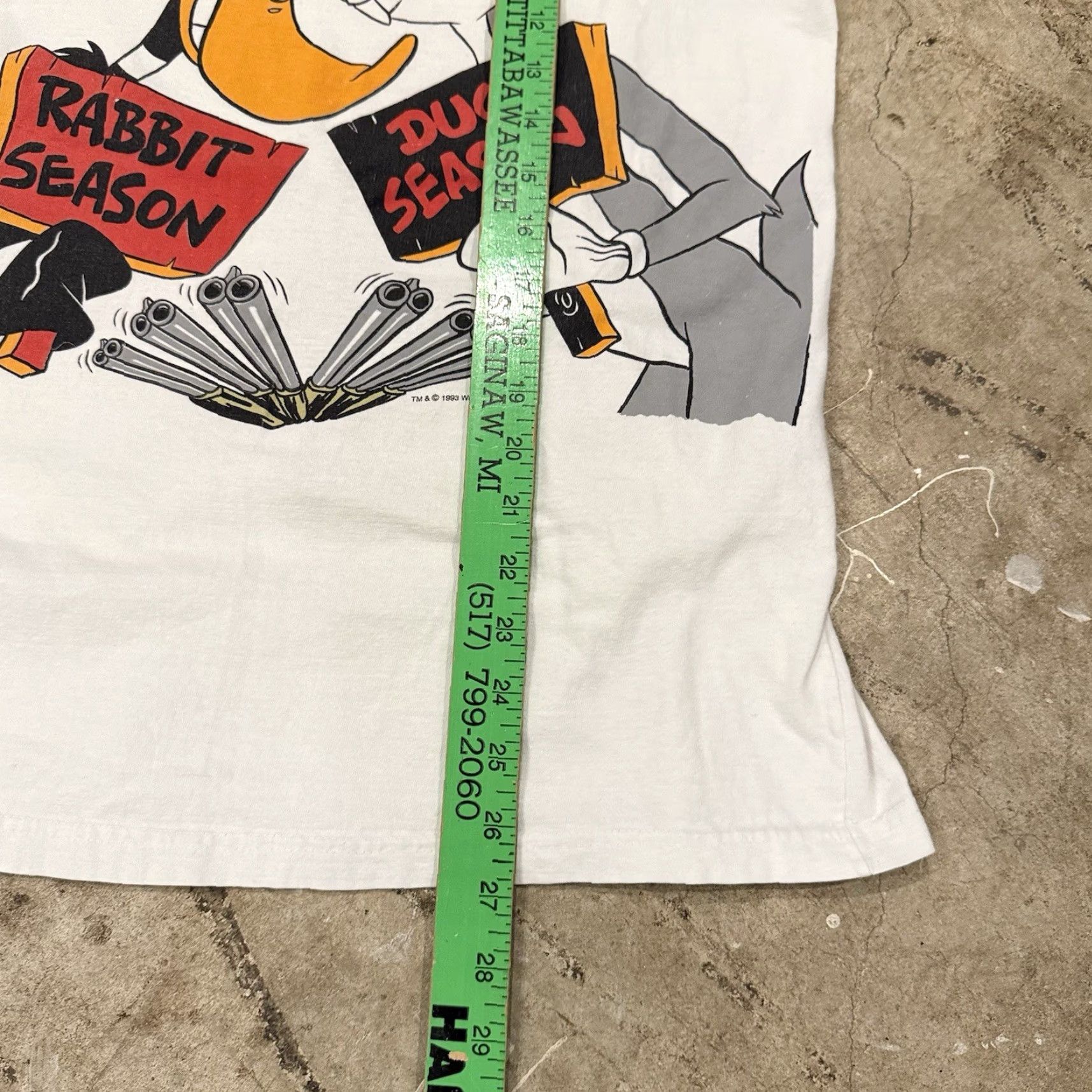 Vintage VINTAGE 90s Daffy Vs Bugs Bunny Tshirt Mens Large 1993 White Big Print Rare Looney Tunes Shirt Mens L White 90s Cartoon USA Baseball? Size US L / EU 52-54 / 3 - 7 Thumbnail