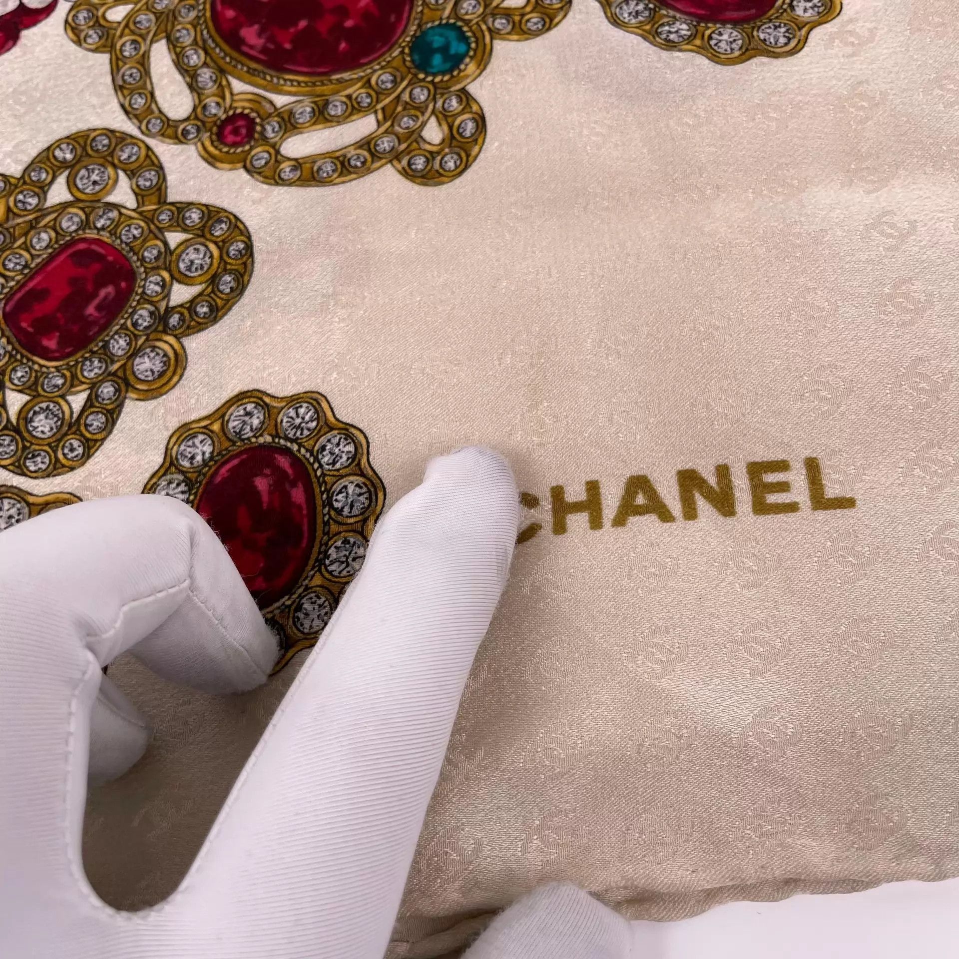 Chanel Chanel White Silk Scarf 85x85 Size ONE SIZE - 6 Thumbnail