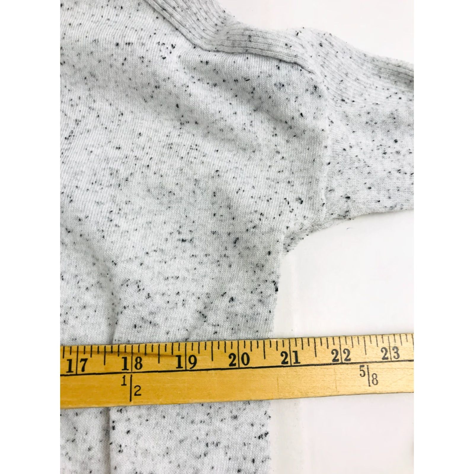 Vintage Poof Apparel Sweater Women's Small Gray V-Neck Oversized Pullover Shirt? Size S / US 4 / IT 40 - 3 Thumbnail