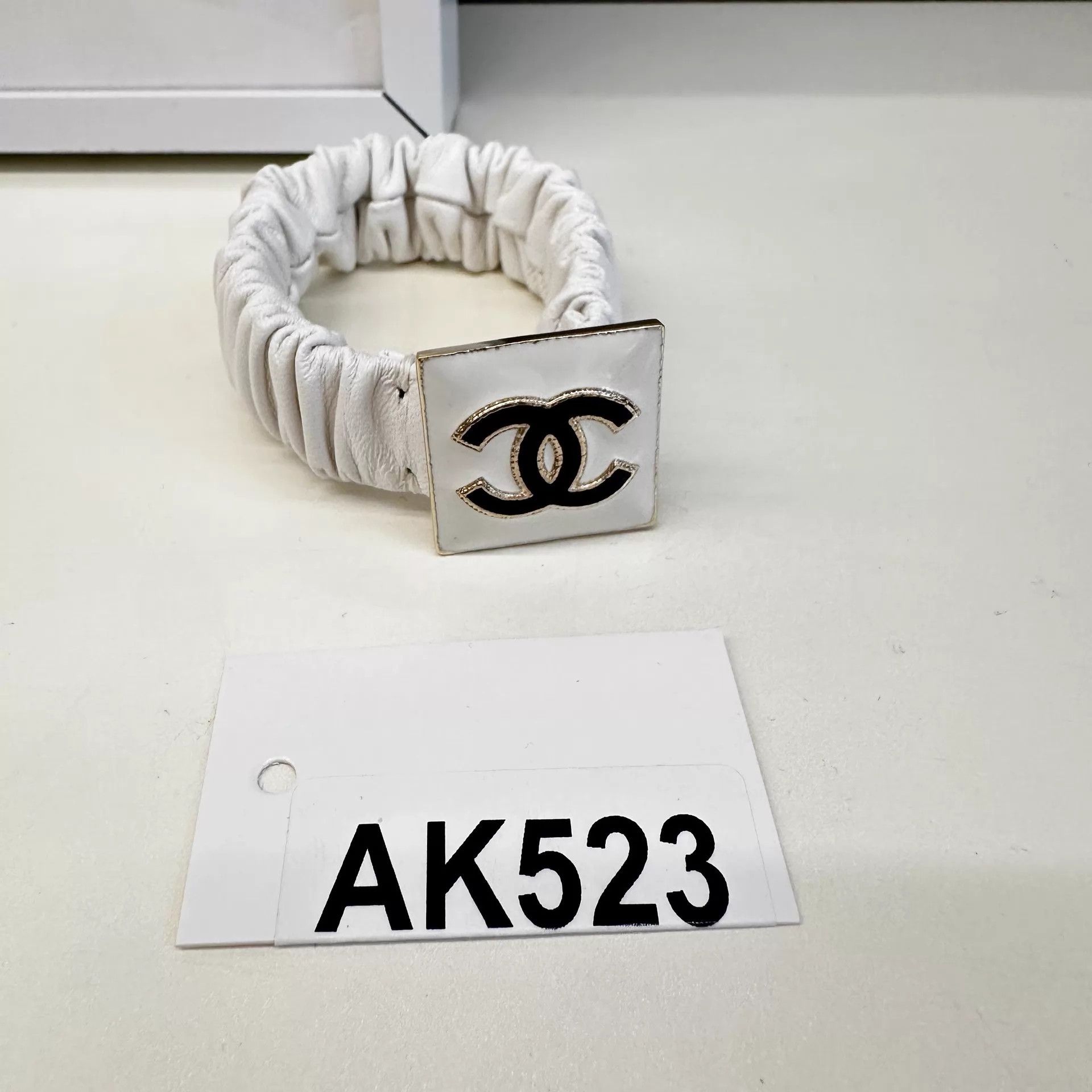 Chanel Chanel Enamel CC Logo Hair Tie - Like New Size ONE SIZE - 2 Thumbnail