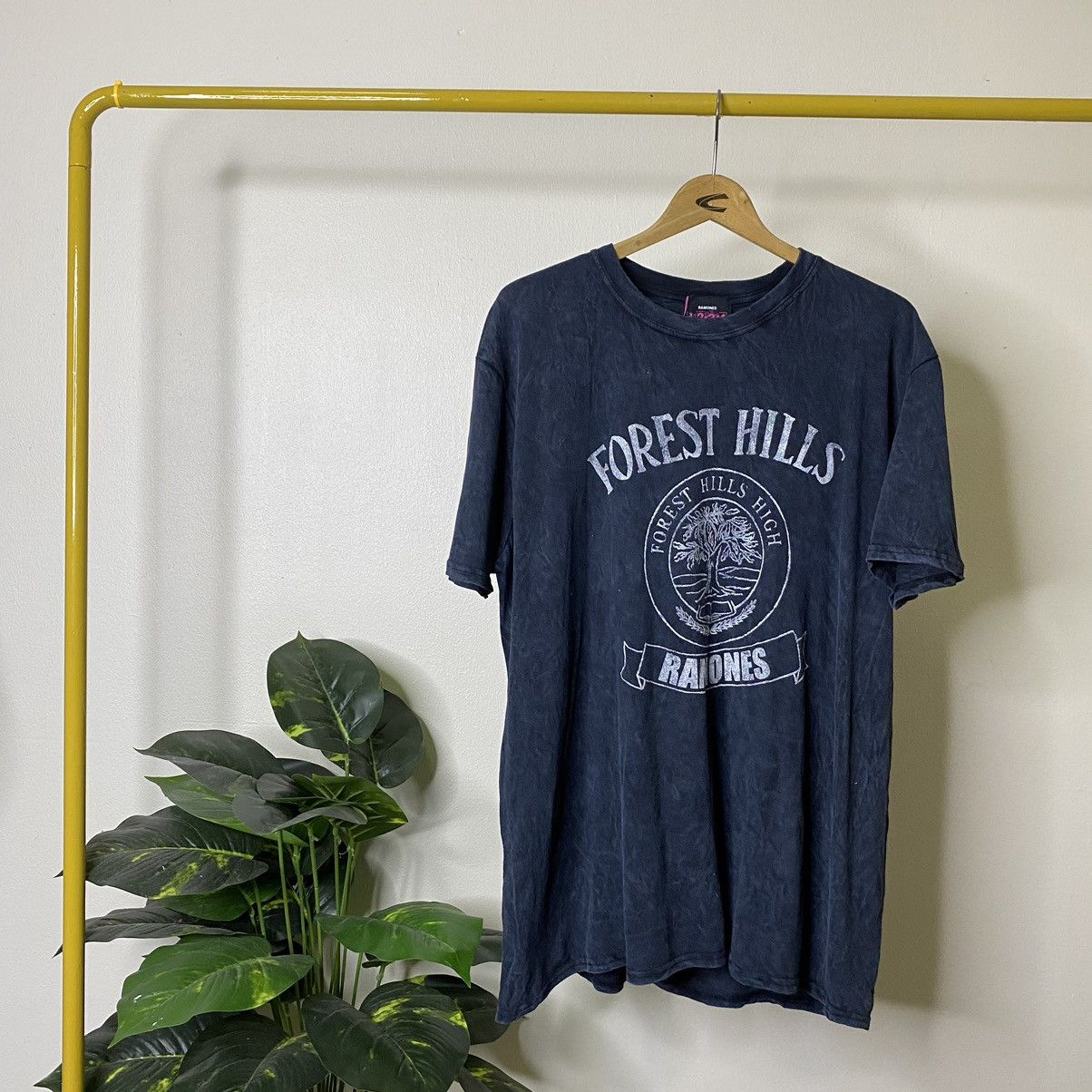 Band Tees × Vintage 2015 Ramones Forest Hills High Black Snow Wash T Shirt Size US L / EU 52-54 / 3 - 1 Thumbnail