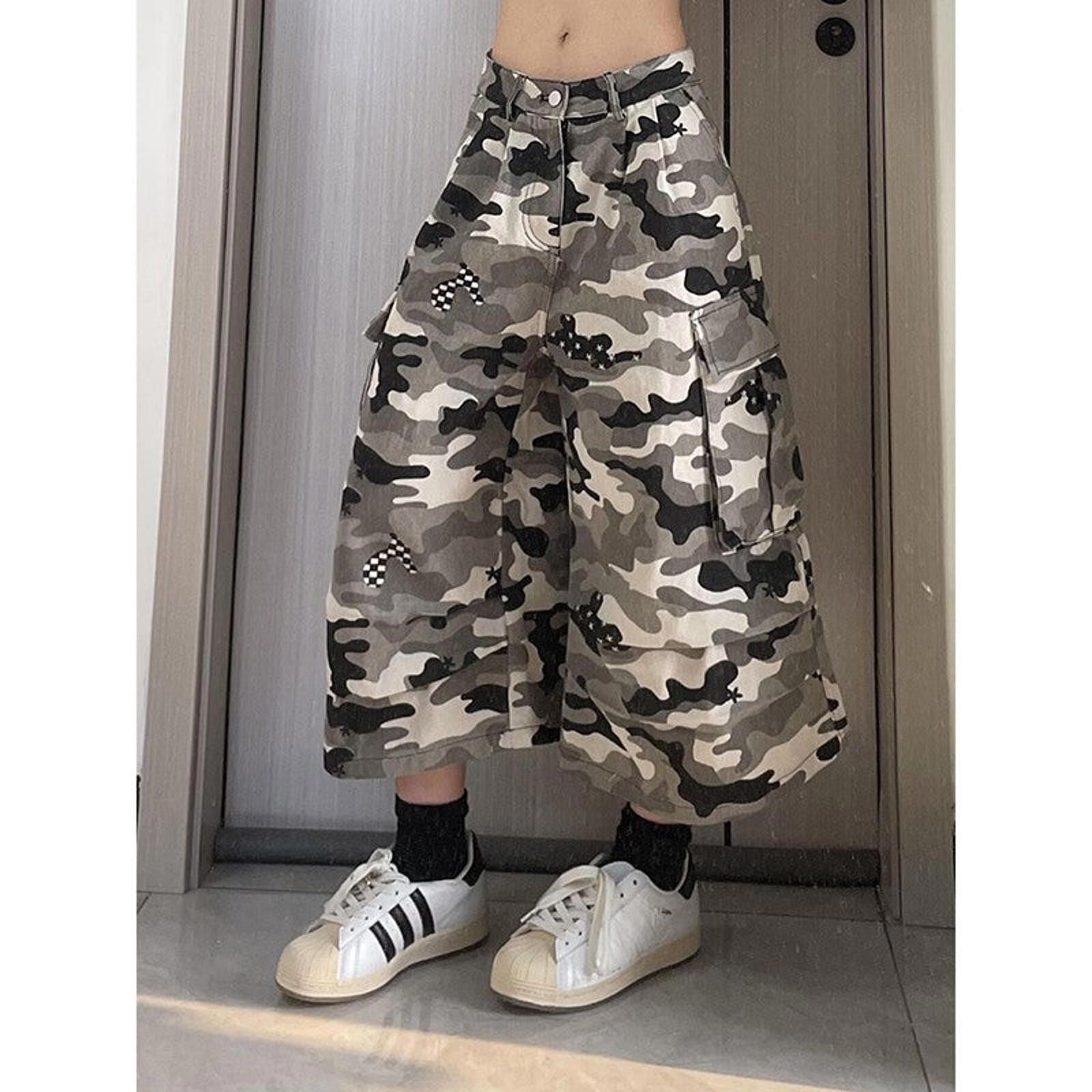 Vintage Camo Multi Pocket Cargo Jorts Size US 32 / EU 48 - 2 Thumbnail