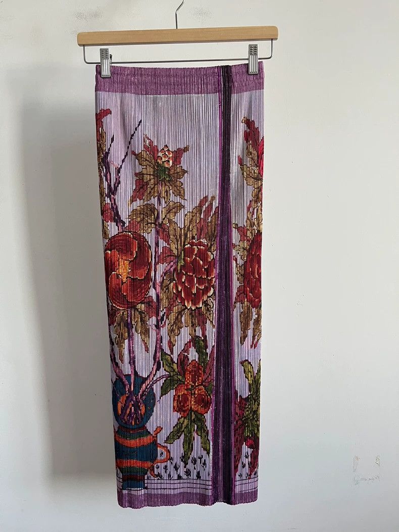 Issey Miyake Issey Miyake size:3 Purple noble flower skirt Size 22" - 1 Thumbnail