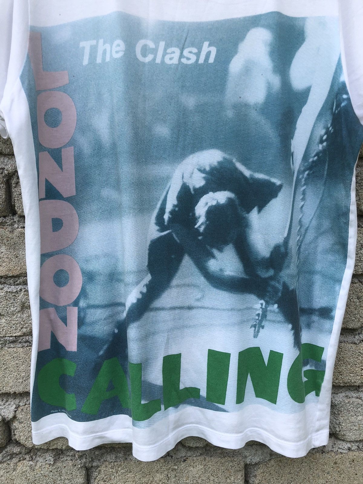 Band Tees UT Uniqlo X Band The Clash London Calling Tshirt Size US L / EU 52-54 / 3 - 5 Thumbnail