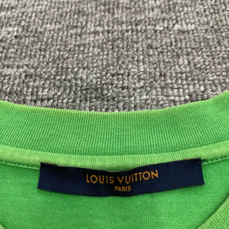 Louis Vuitton Louis Vuitton Green embossed short sleeves Size US S / EU 44-46 / 1 - 6 Thumbnail