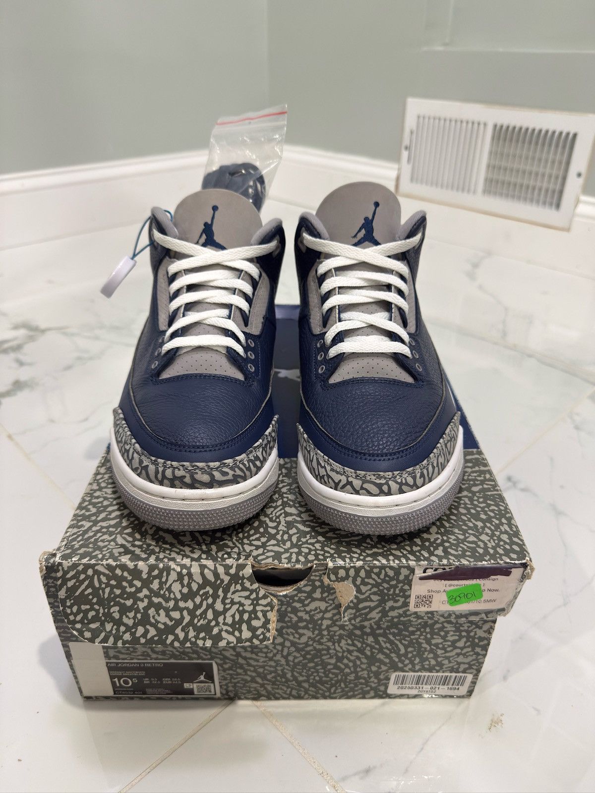 Jordan Brand Jordan 3 Georgetown Size US 10.5 / EU 43-44 - 2 Thumbnail
