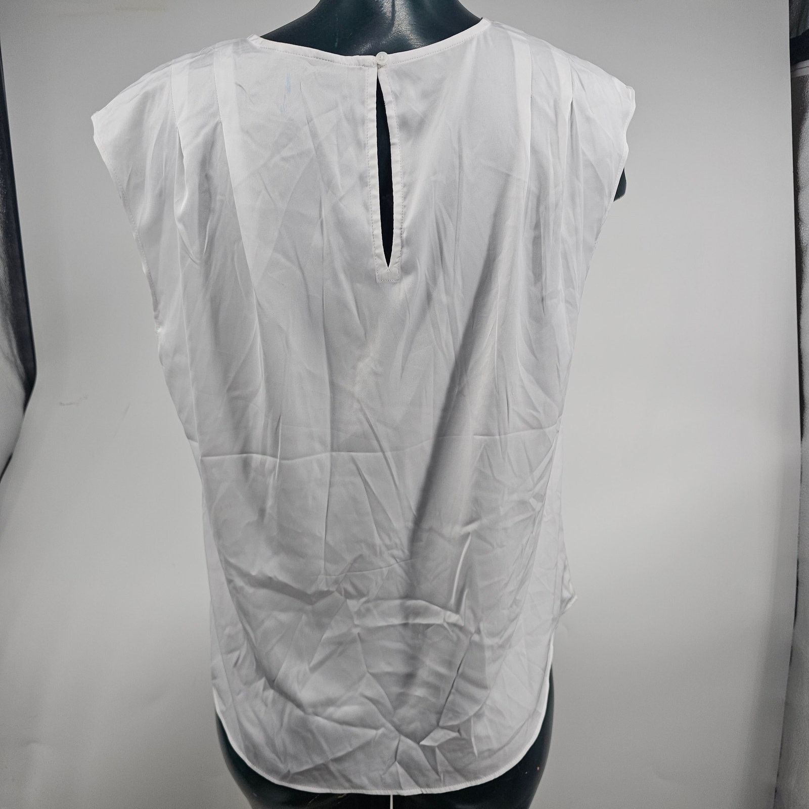 Express Express Basic White Minimalist Top Pleated Shoulder M 3582 Size M / US 6-8 / IT 42-44 - 2 Thumbnail