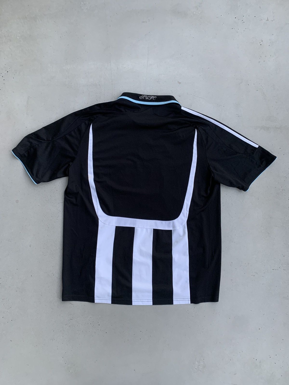 Adidas Adidas New Custle Jersey Vintage Avantgarde Football Tee Y2k Size US L / EU 52-54 / 3 - 11 Thumbnail