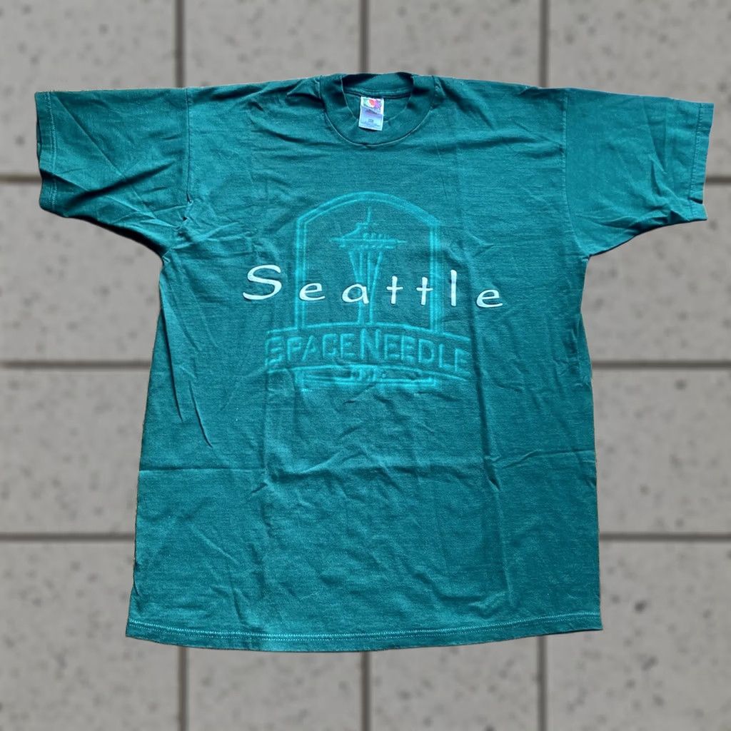 Fruit Of The Loom VINTAGE Space Needle Shirt 2XL Green Fruit of the Loom Men T-Shirt Seattle Washington Single Stitch Tourist 90s Size US XXL / EU 58 / 5 - 1 Thumbnail
