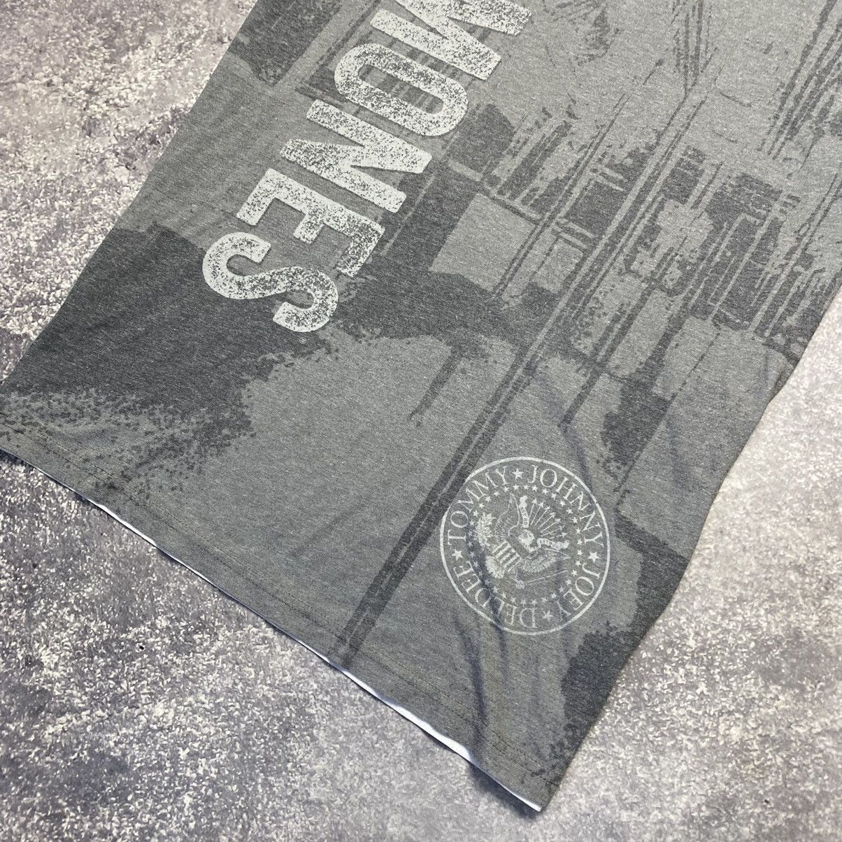 Band Tees × Vintage Vintage Ramones Overprinted Graphic logo 90’s rock band tee Size US M / EU 48-50 / 2 - 3 Thumbnail