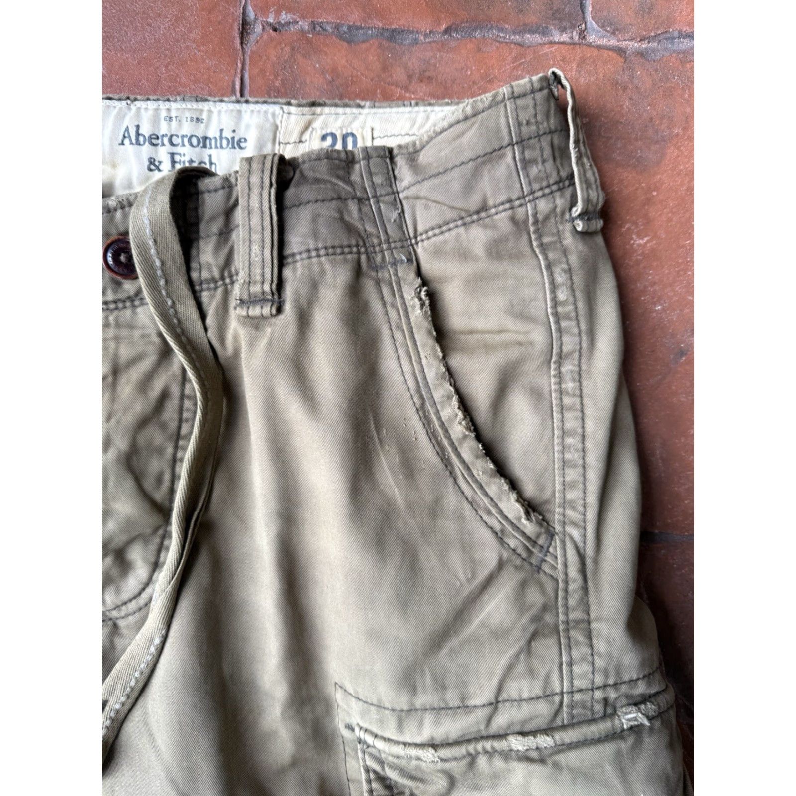 Abercrombie & Fitch Abercrombie & Fitch Cargo Shorts Men 30 Drawstring Army Green Cargo Pocket Vintage? No Distressed? No - use as specified Size US 30 / EU 46 - 5 Thumbnail