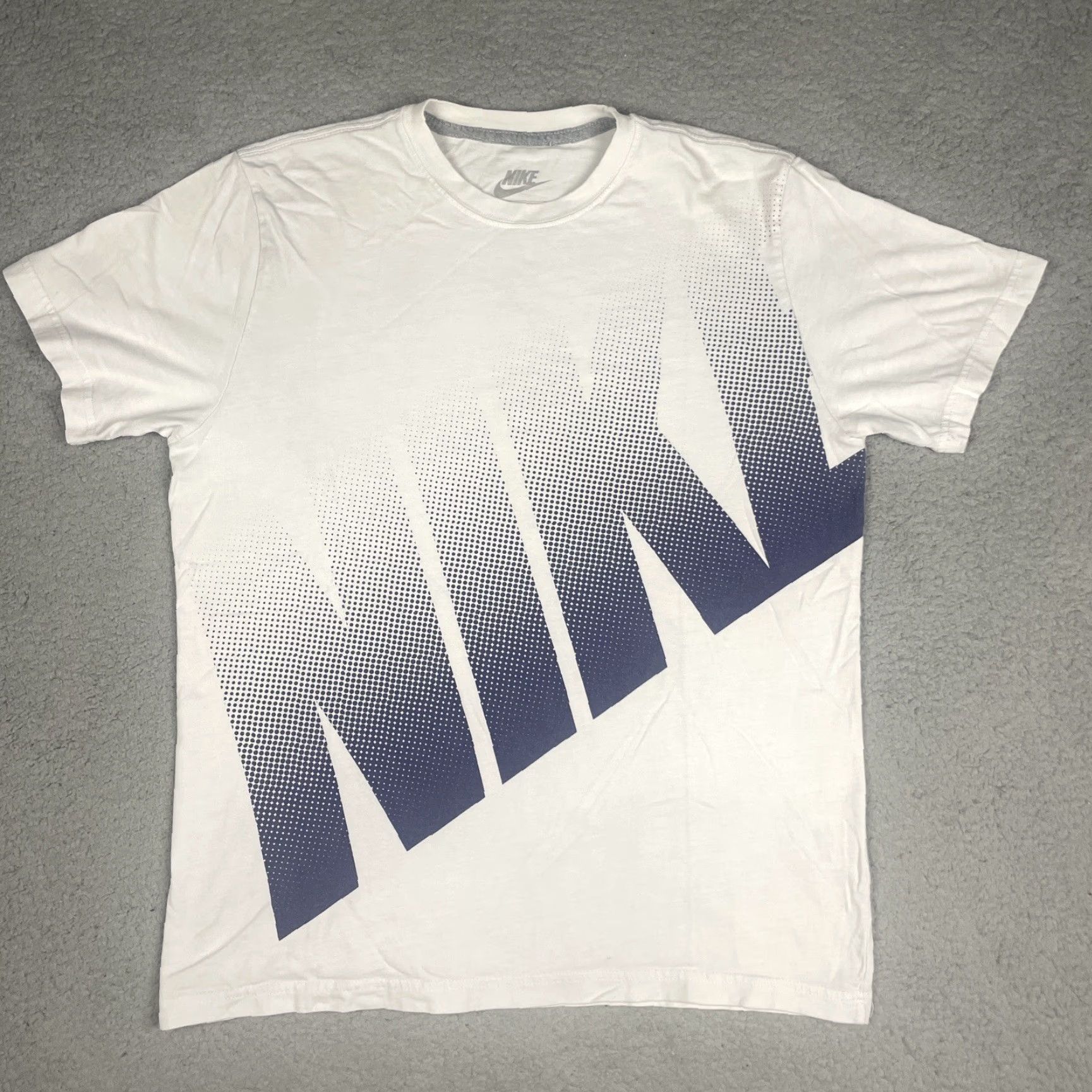 Nike VINTAGE Nike Tshirt Shirt Mens L White Blue Graphic Tee Sports Fade Excercise Size US L / EU 52-54 / 3 - 2 Thumbnail