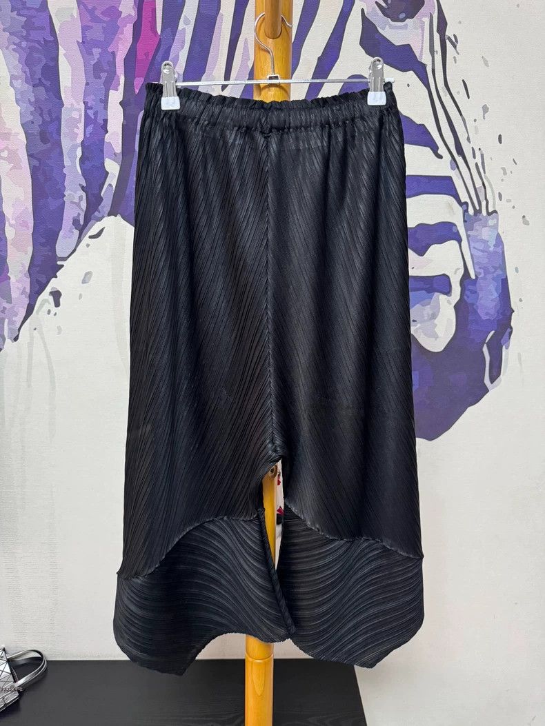 Issey Miyake Issey Miyake size:3 Black pleated hammer shaped pants Size 22" - 3 Thumbnail