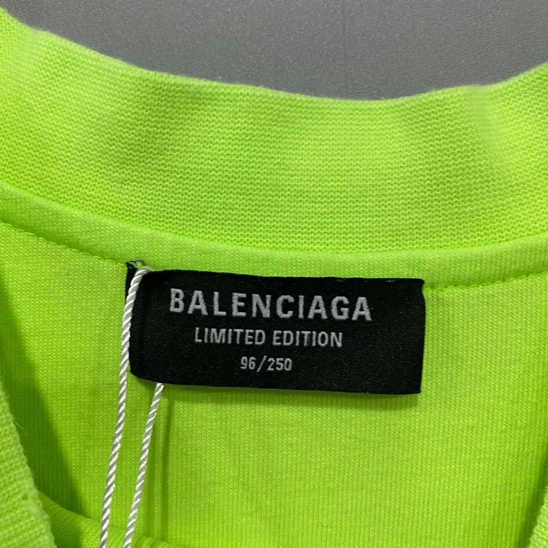 Balenciaga Balenciaga Fluorescent green letter printed logo long slee Size US M / EU 48-50 / 2 - 4 Thumbnail