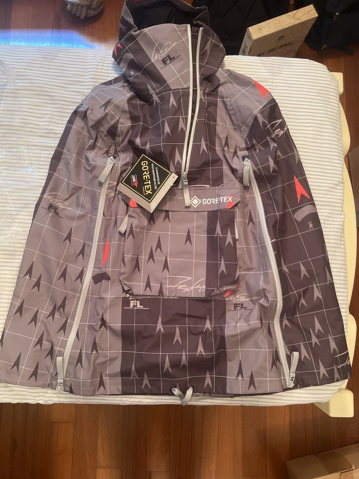 Futura × Goretex Poncho Gore-tex and Futura2000 Size US L / EU 52-54 / 3 - 1 Thumbnail