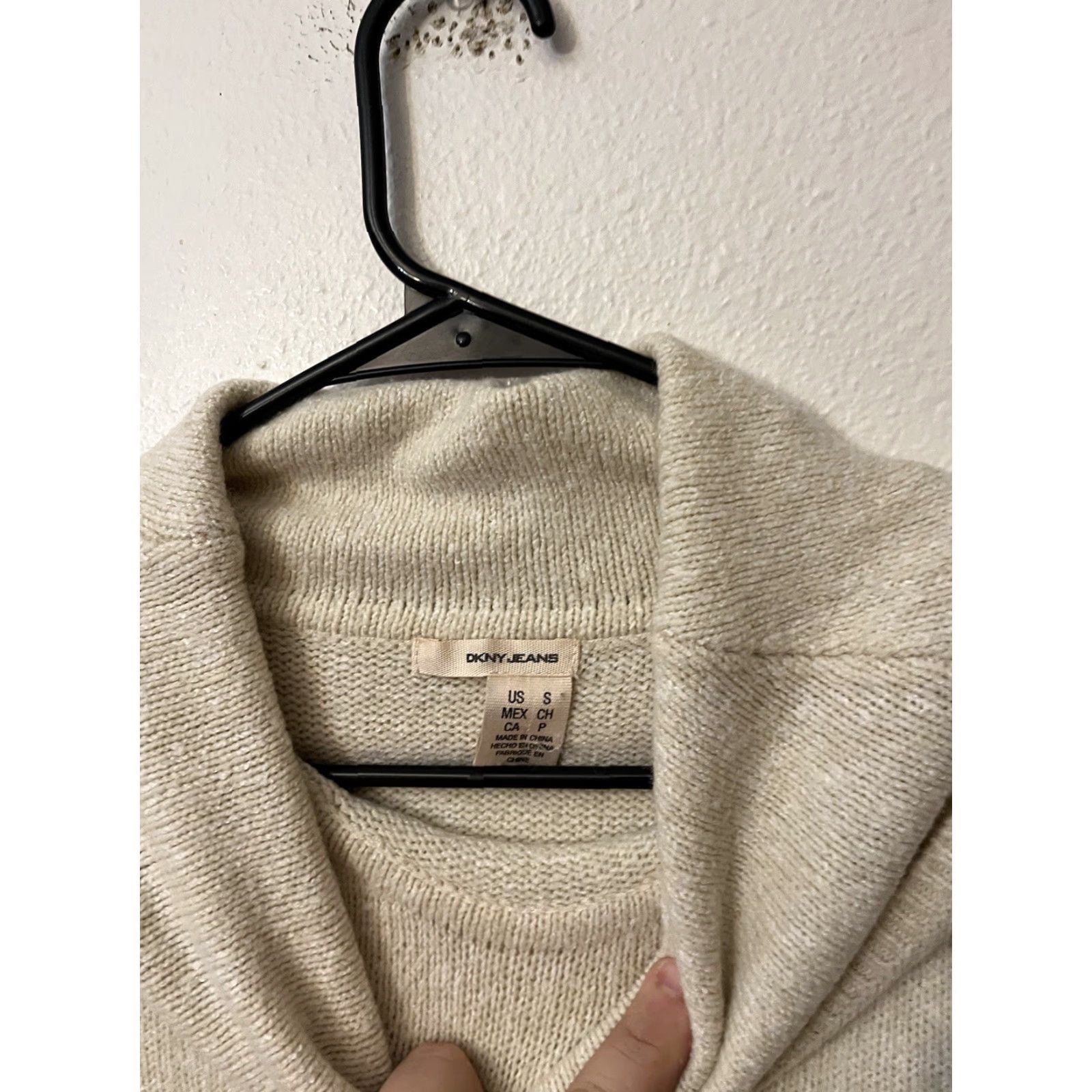 DKNY Vintage DKNY Beiges Acrylic Cowl Neck Pullover Sweater Women's Large 2000s Y2K Size L / US 10 / IT 46 - 2 Thumbnail
