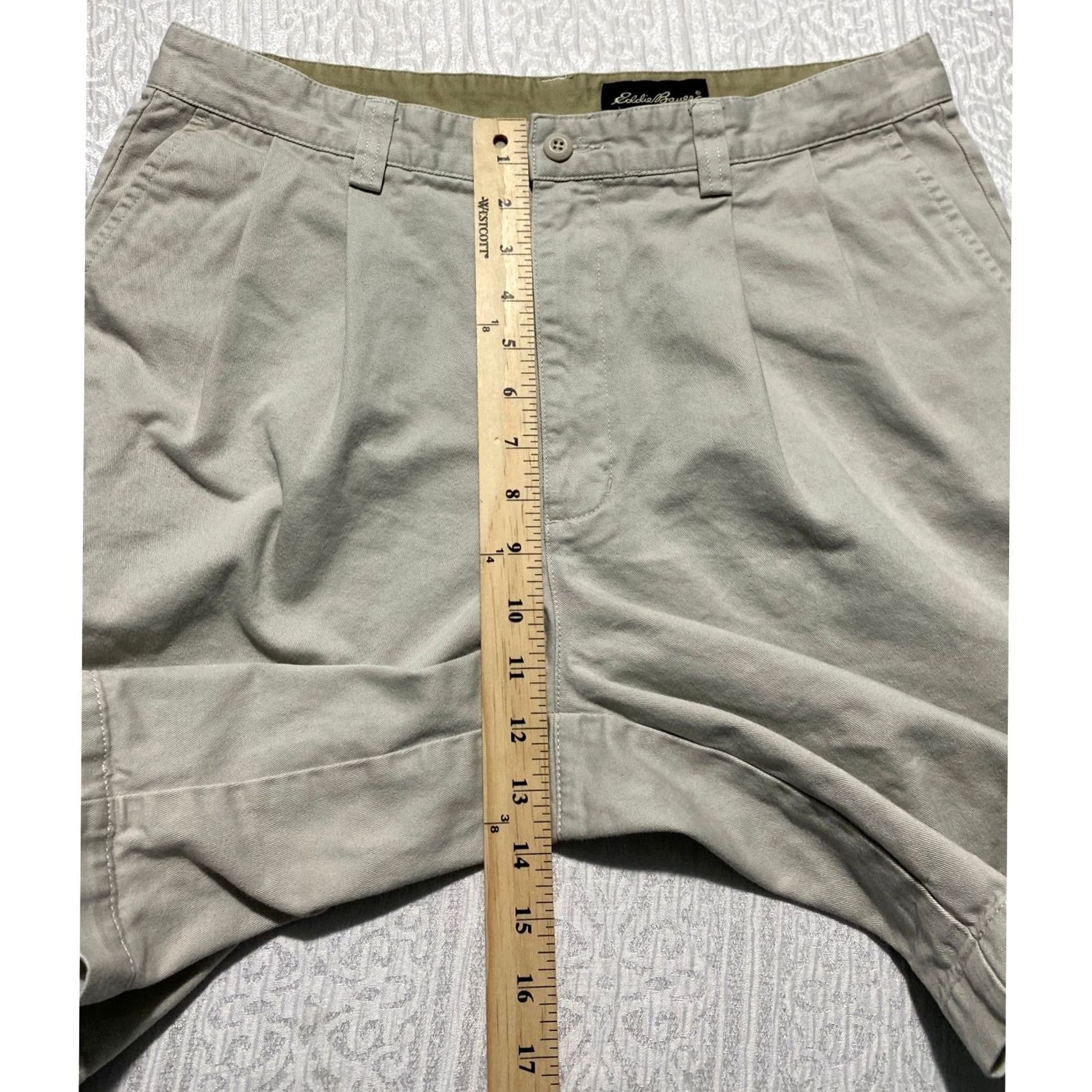 Eddie Bauer Eddie Bauer Chino Shorts Mens 34 Khaki Beige Relaxed Fit 100% Cotton Button Fly Front Pleated 4-Pocket Casual Workwear Summer Size US 34 / EU 50 - 5 Thumbnail