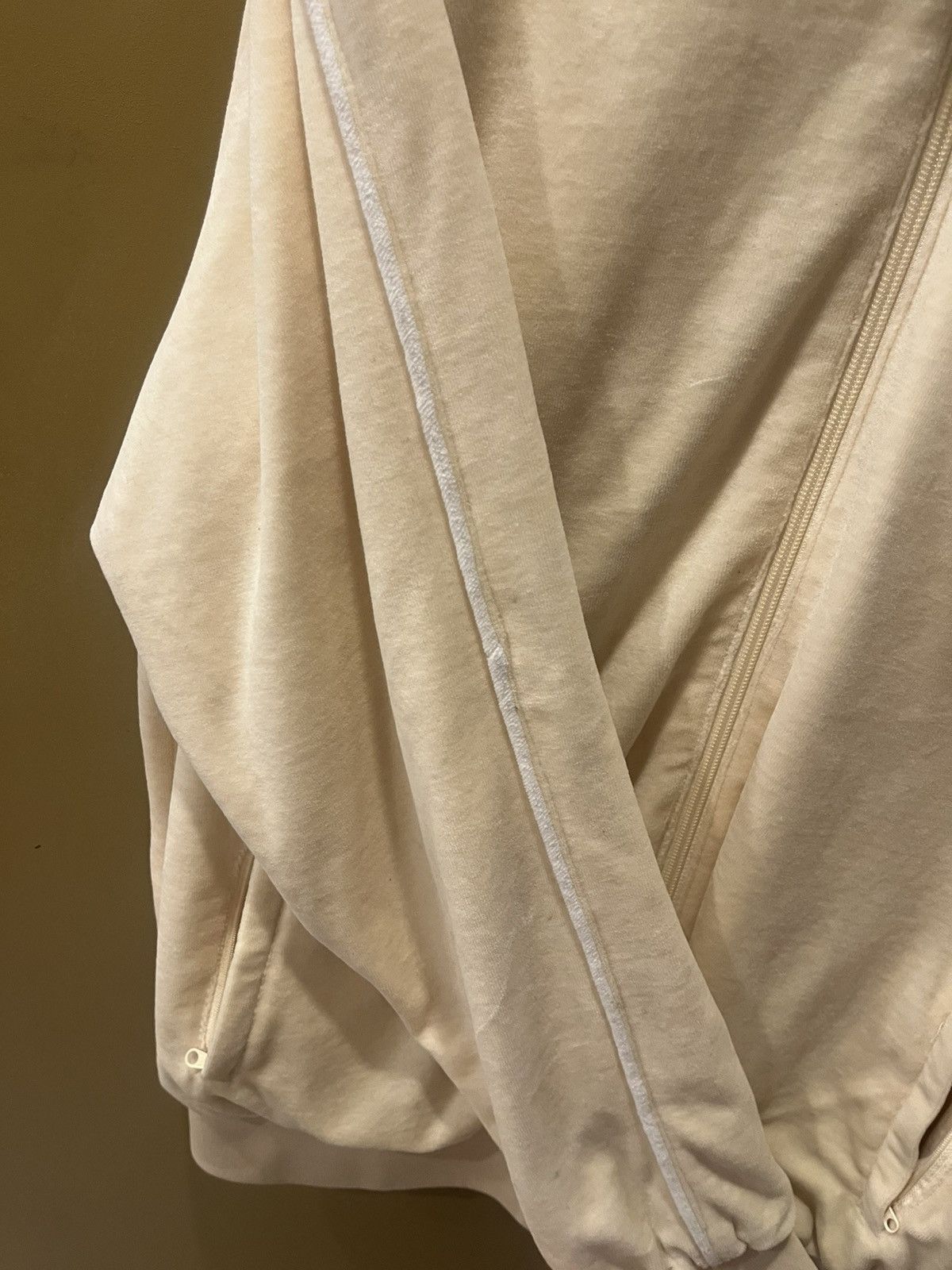 Corteiz Corteiz Allstarz VVS Velour jacket size Large - vanilla Size US L / EU 52-54 / 3 - 7 Thumbnail
