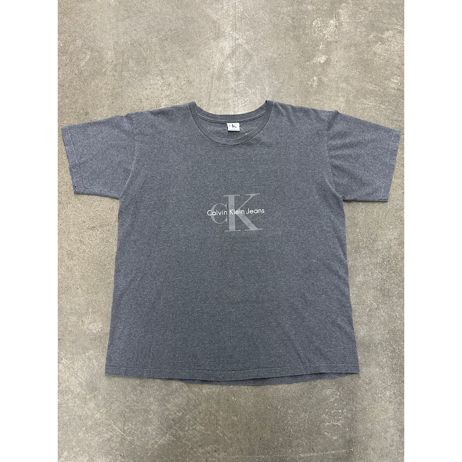 Calvin Klein Vintage Y2K Calvin Klein T-Shirt size L Size US L / EU 52-54 / 3 - 1 Thumbnail