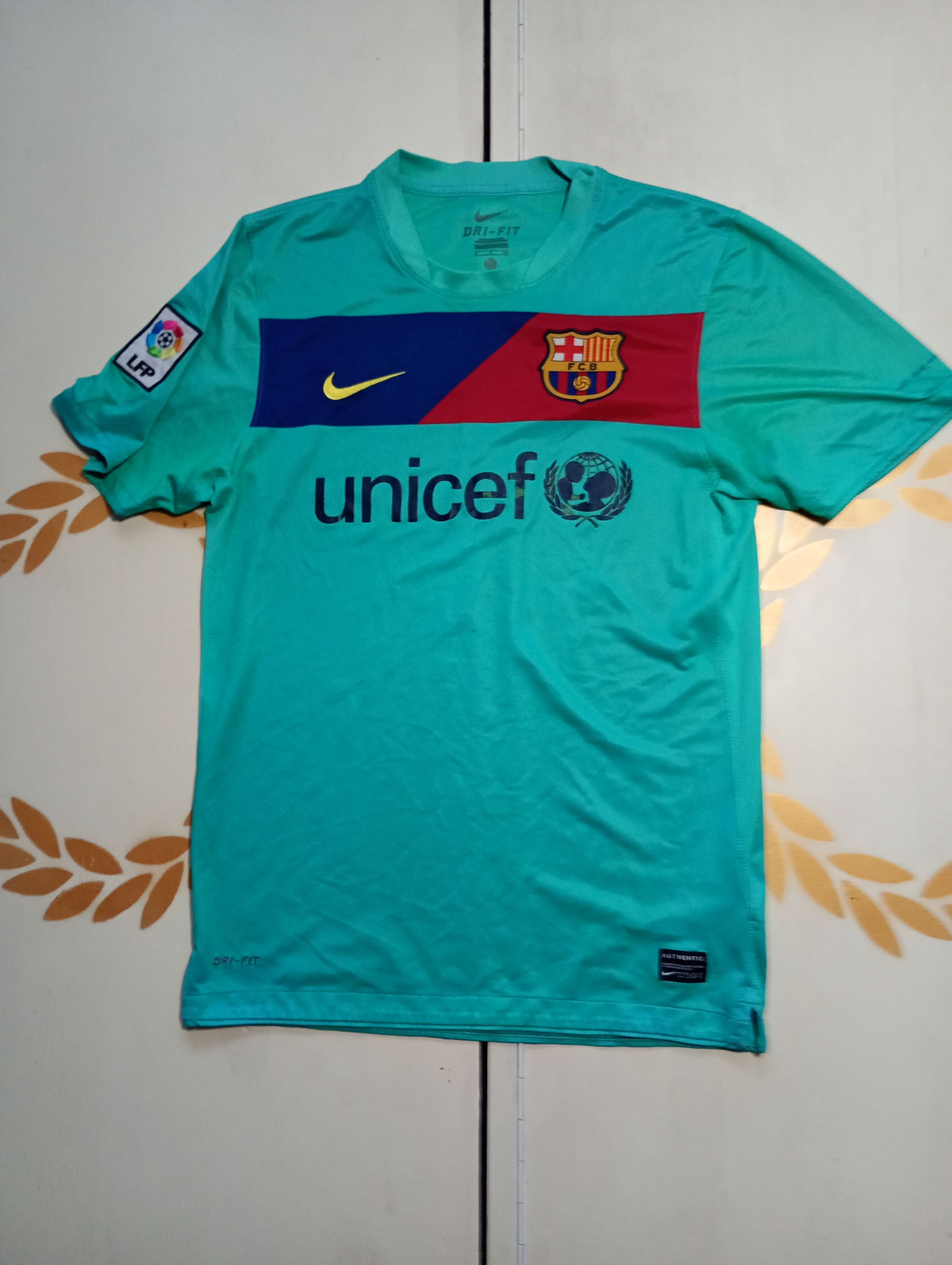 Nike Nike Barcelona FC Away Jersey 2010-2011 Size US S / EU 44-46 / 1 - 1 Thumbnail