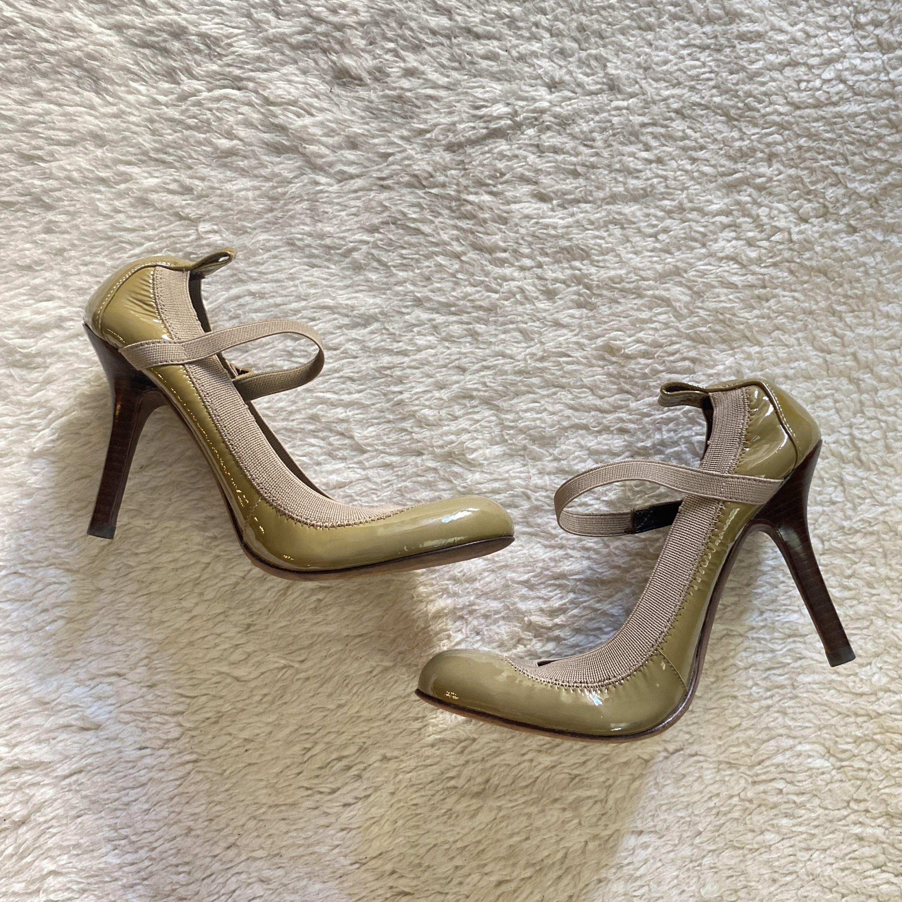 Bcbgmaxazria BCBGMAXAZRIA Olive Patent Leather Mary Jane Heels Size US 5.5 / IT 35.5 - 19 Thumbnail