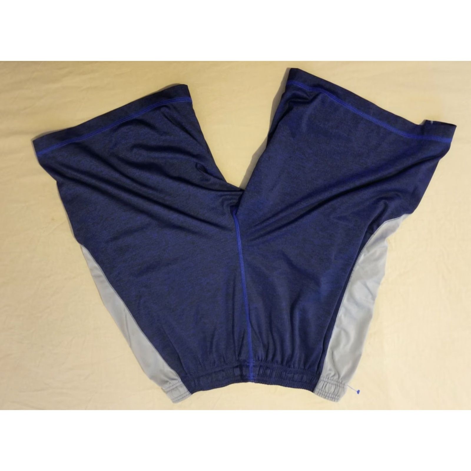 Under Armour Under Armour Shorts L Large Navy Blue Athletic Gym Workout Mens Sports Shirt- Athletic Pattern: Solid, Elastic Waist, Drawstring, Polyester Size US 33 - 2 Thumbnail