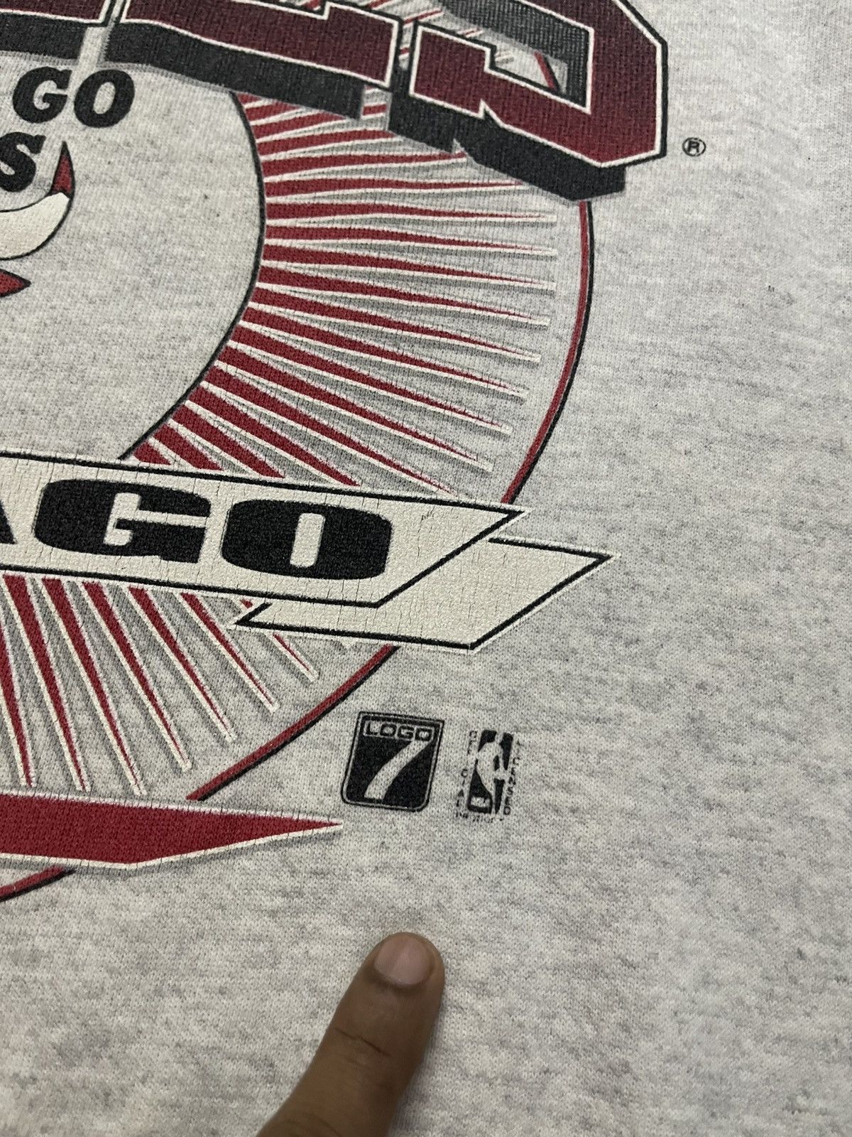 Logo 7 90s CHICAGO BULLS LOGO 7 BIG LOGO CREWNECK Size US L / EU 52-54 / 3 - 7 Thumbnail